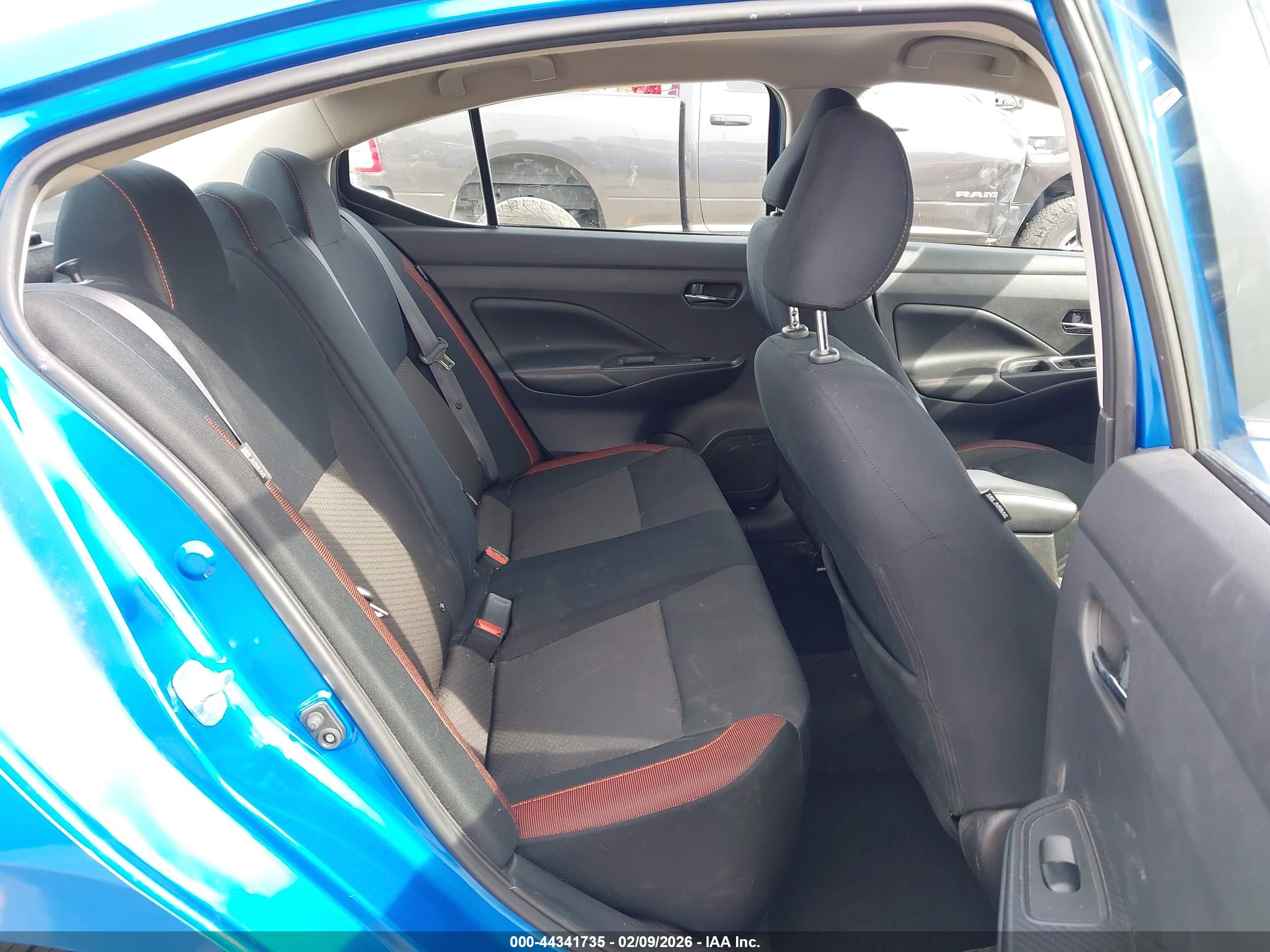 NISSAN VERSA image 8