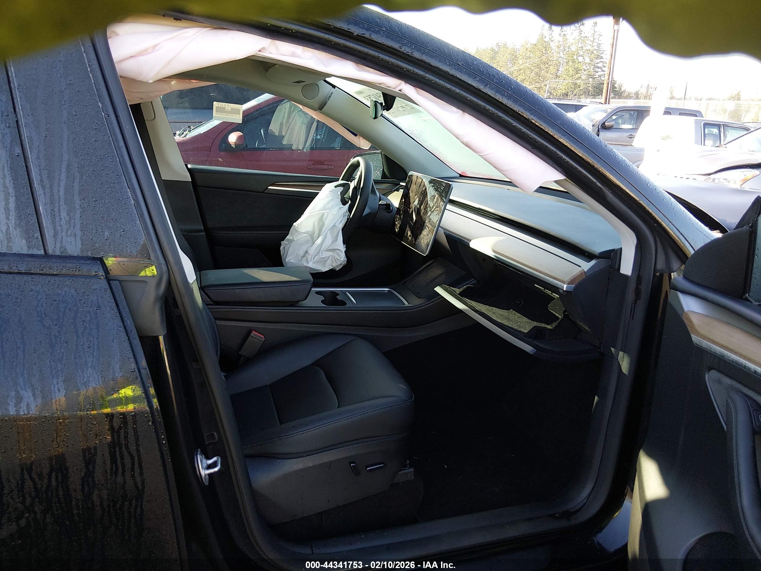 TESLA MODEL image 5