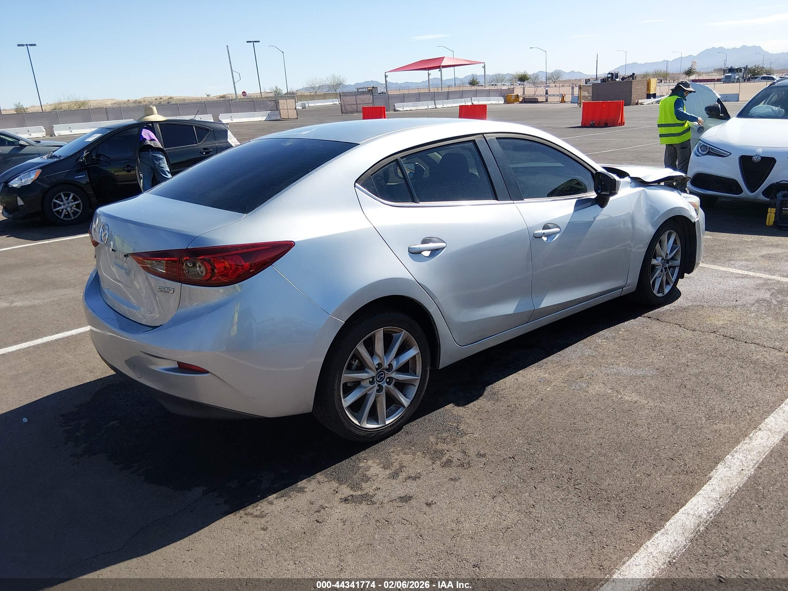 MAZDA MAZDA3 image 4