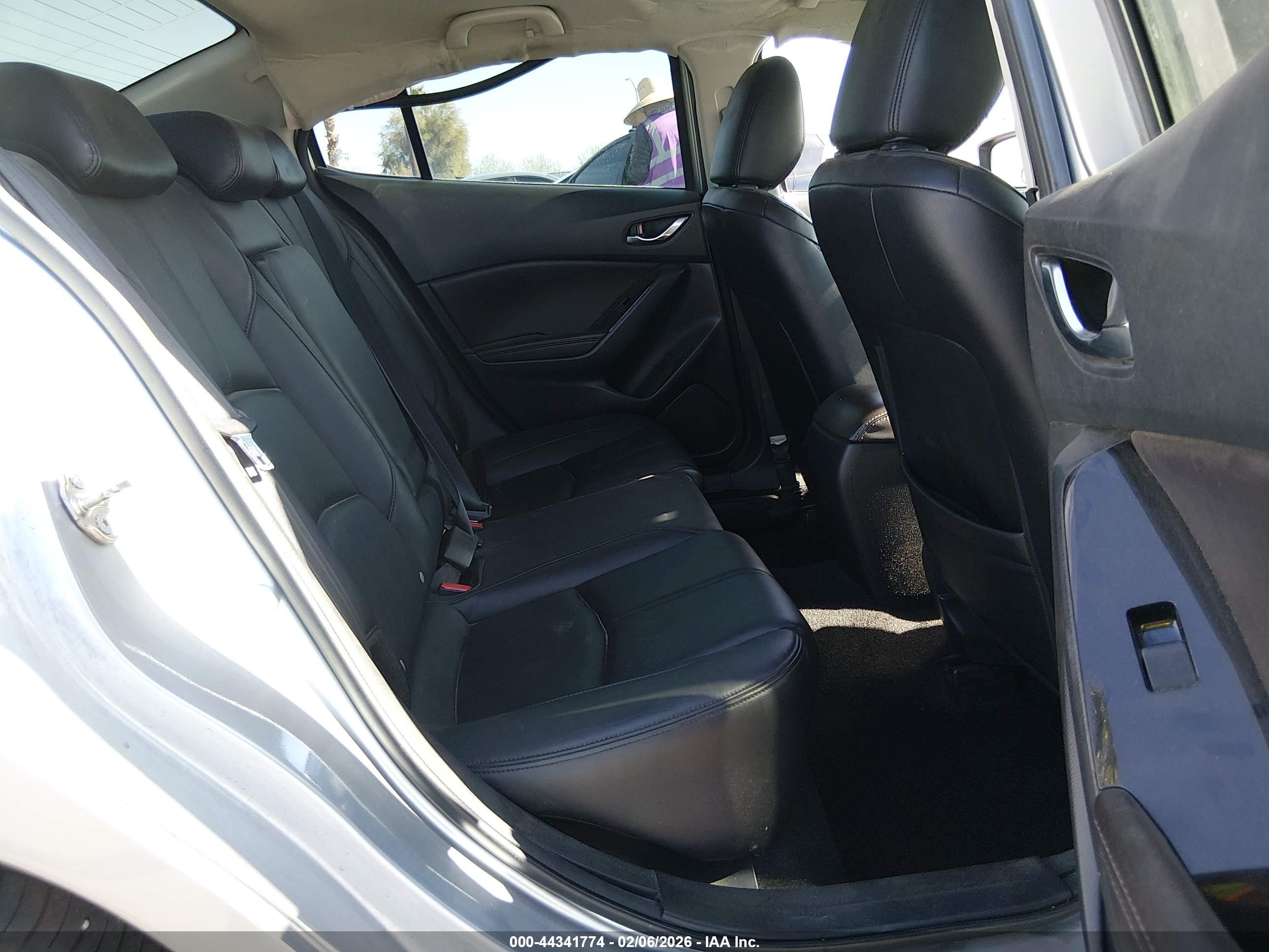 MAZDA MAZDA3 image 8
