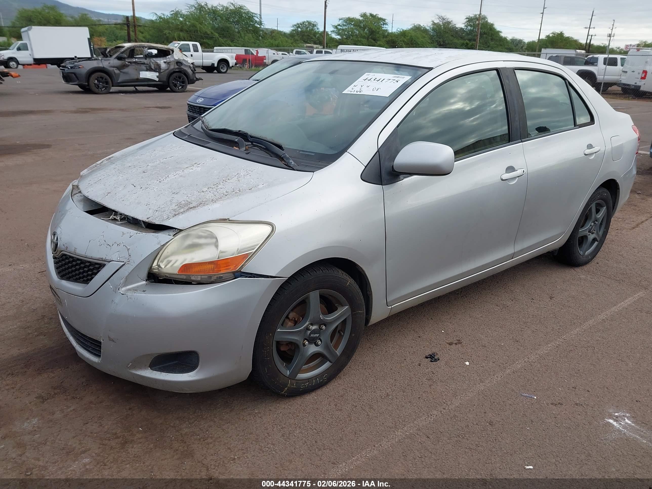 TOYOTA YARIS image 2