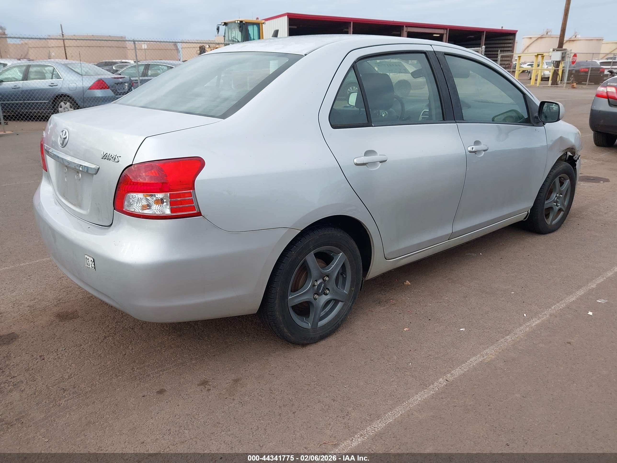 TOYOTA YARIS image 4