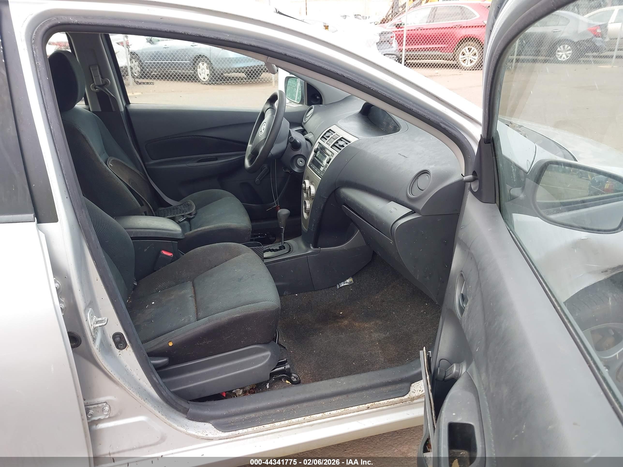 TOYOTA YARIS image 5