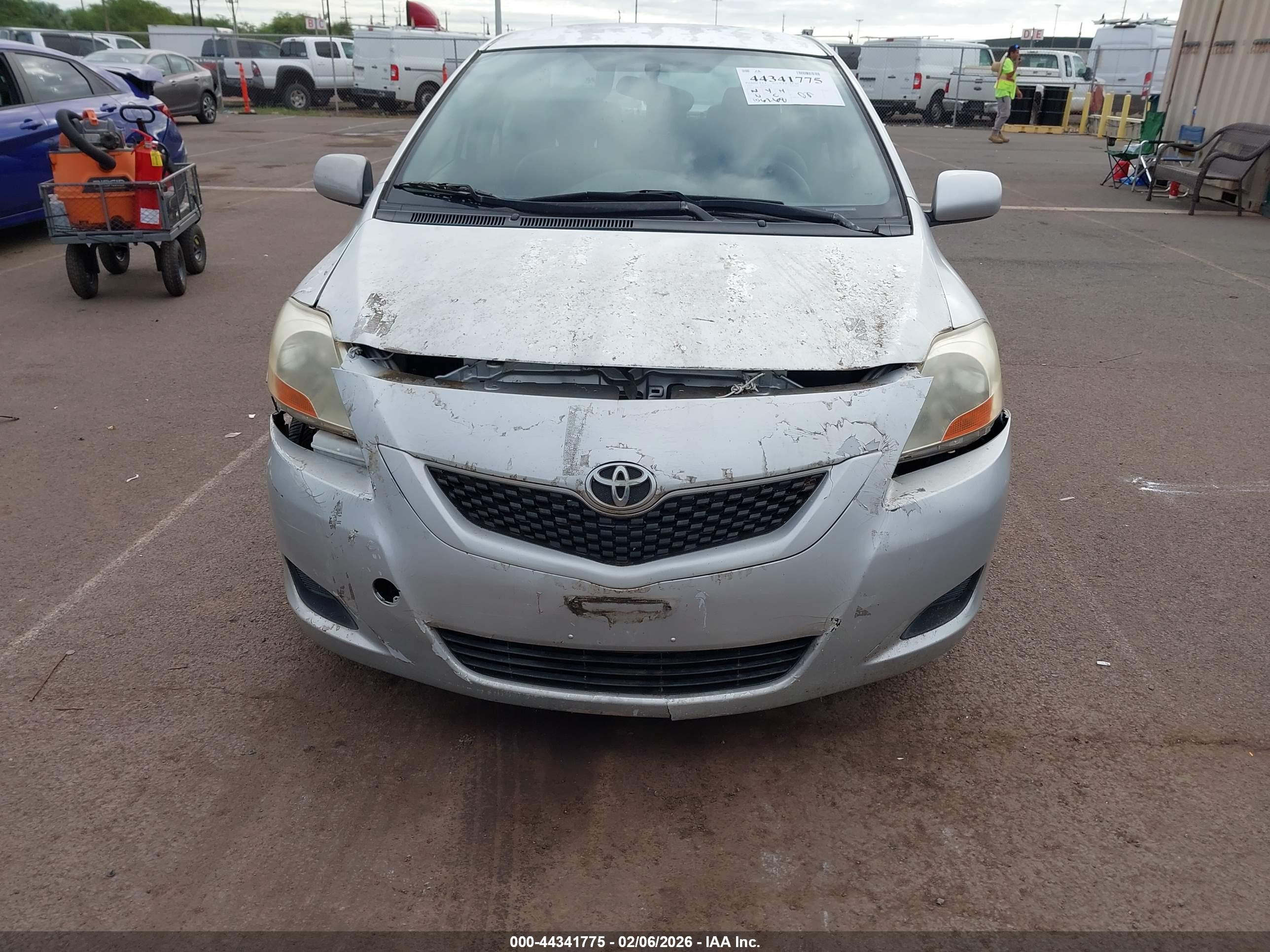 TOYOTA YARIS image 6