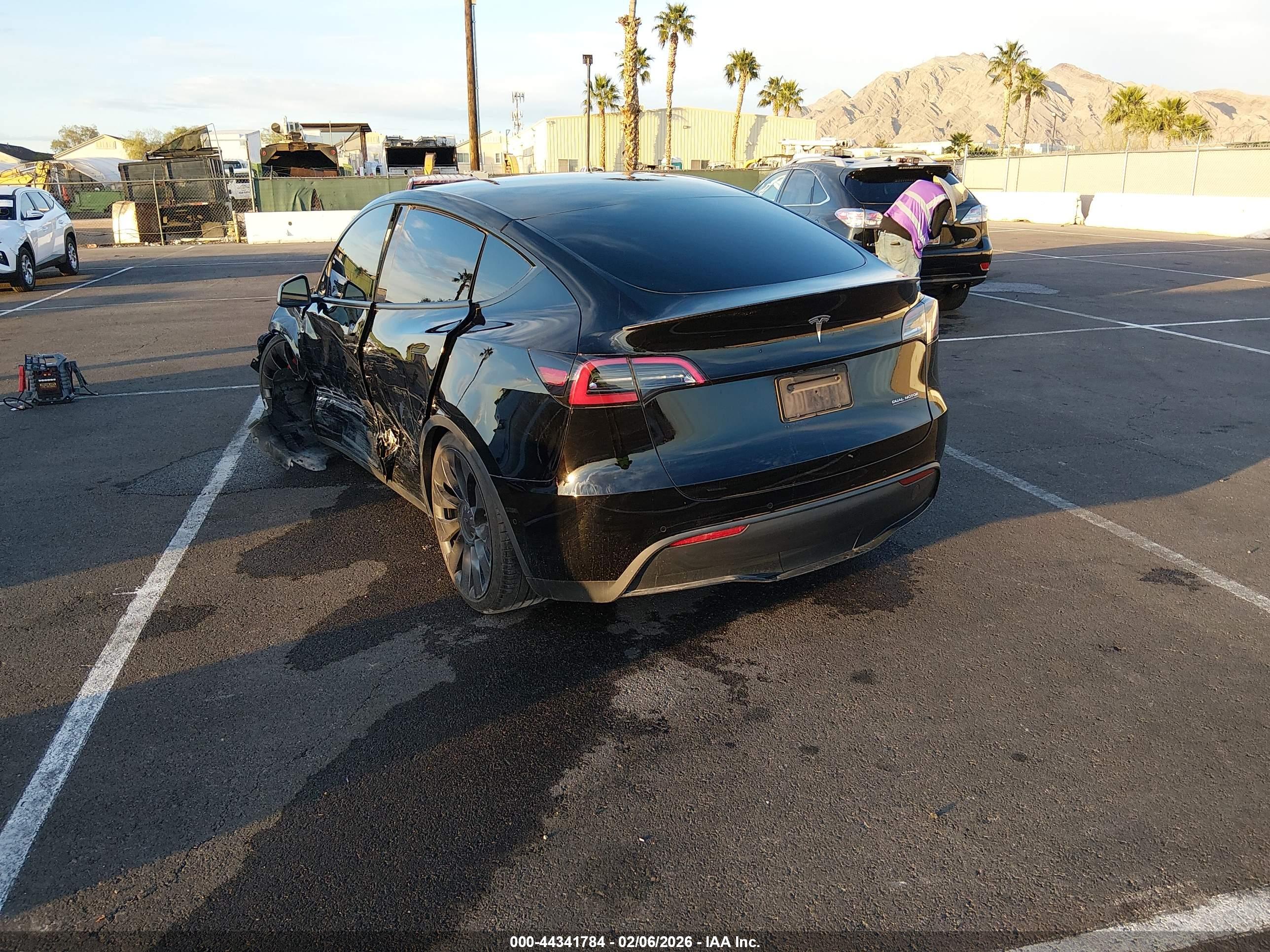 TESLA MODEL image 3
