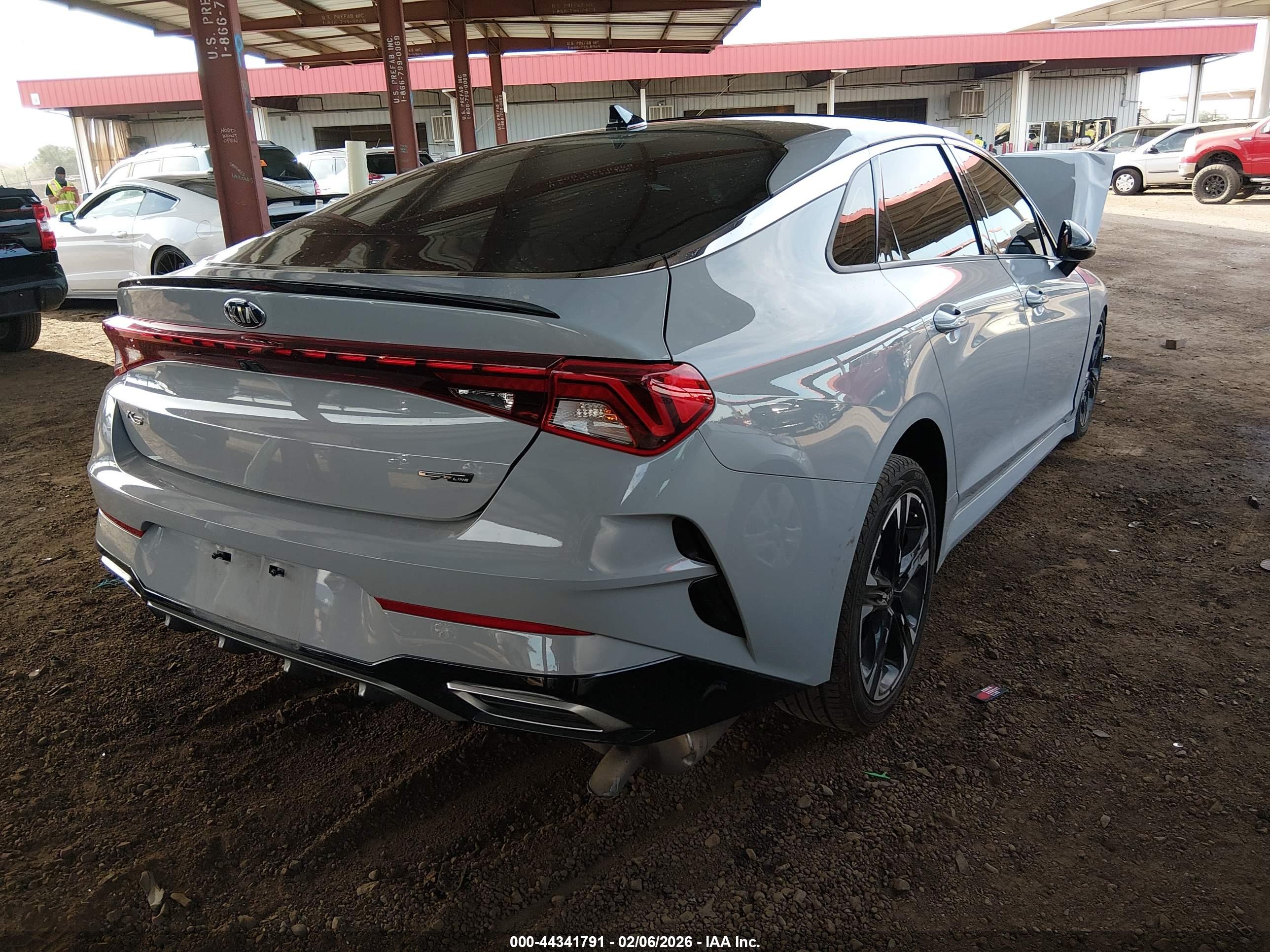 KIA K5 image 4