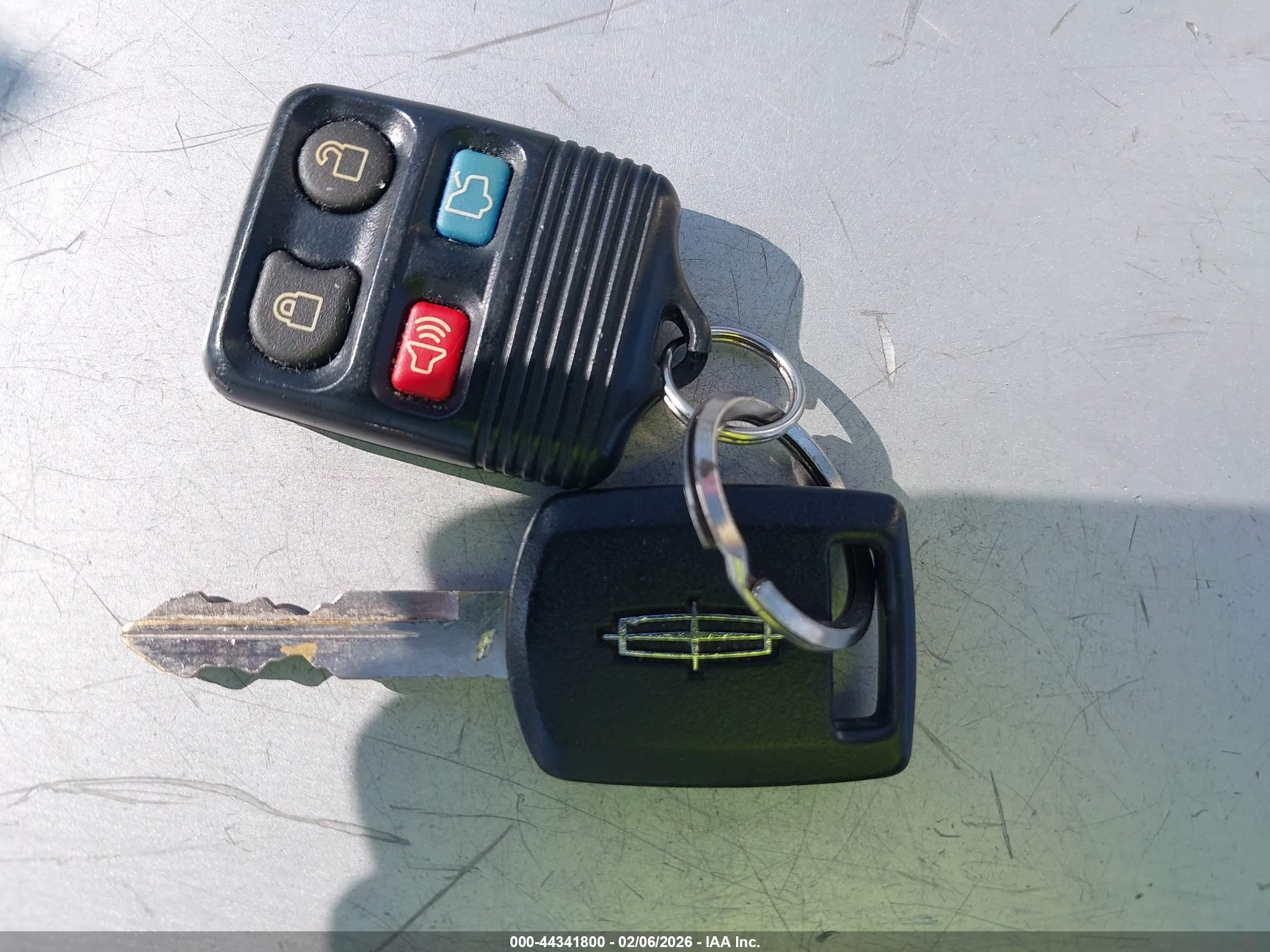 LINCOLN TOWN image 11