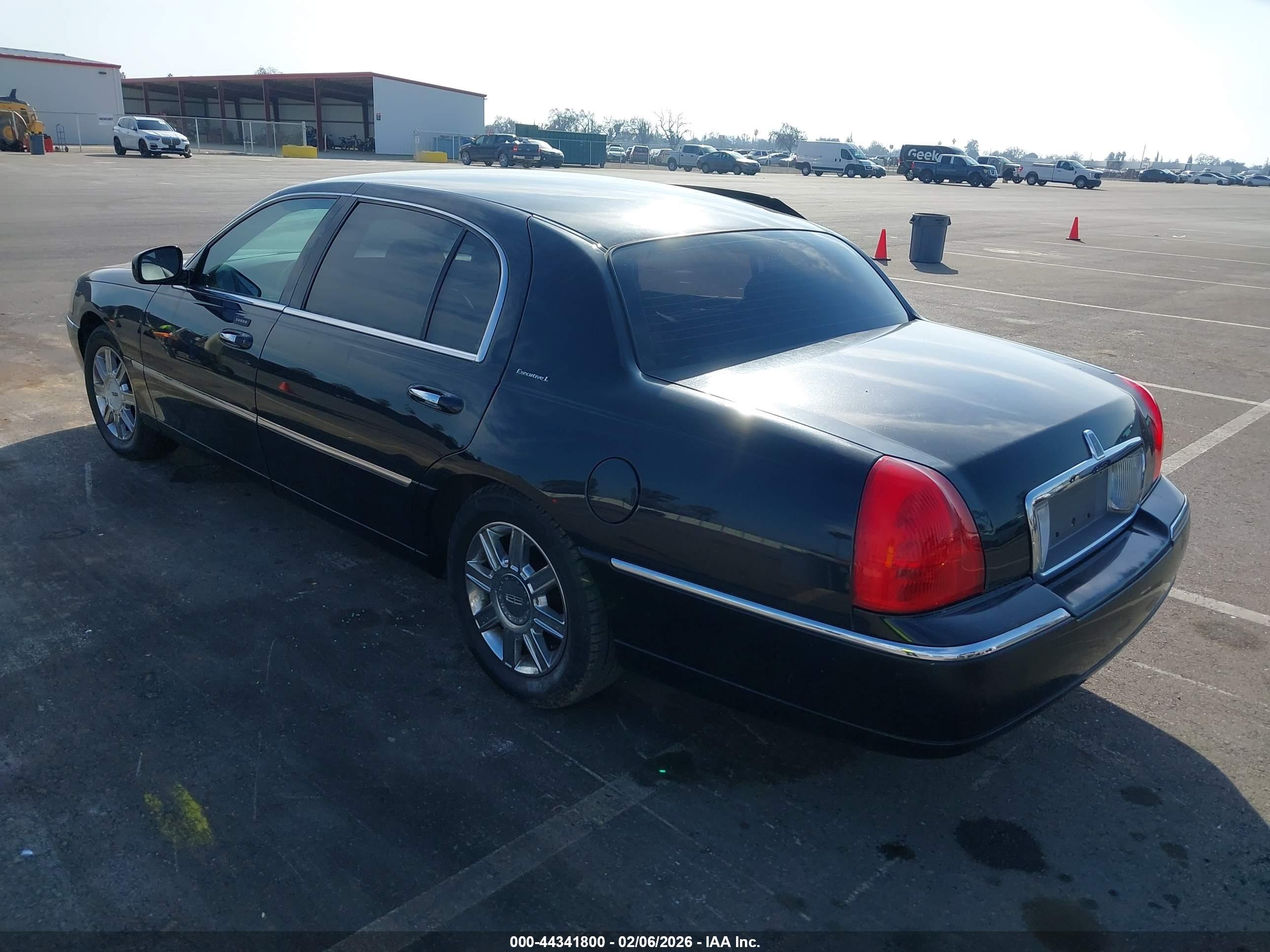 LINCOLN TOWN image 3