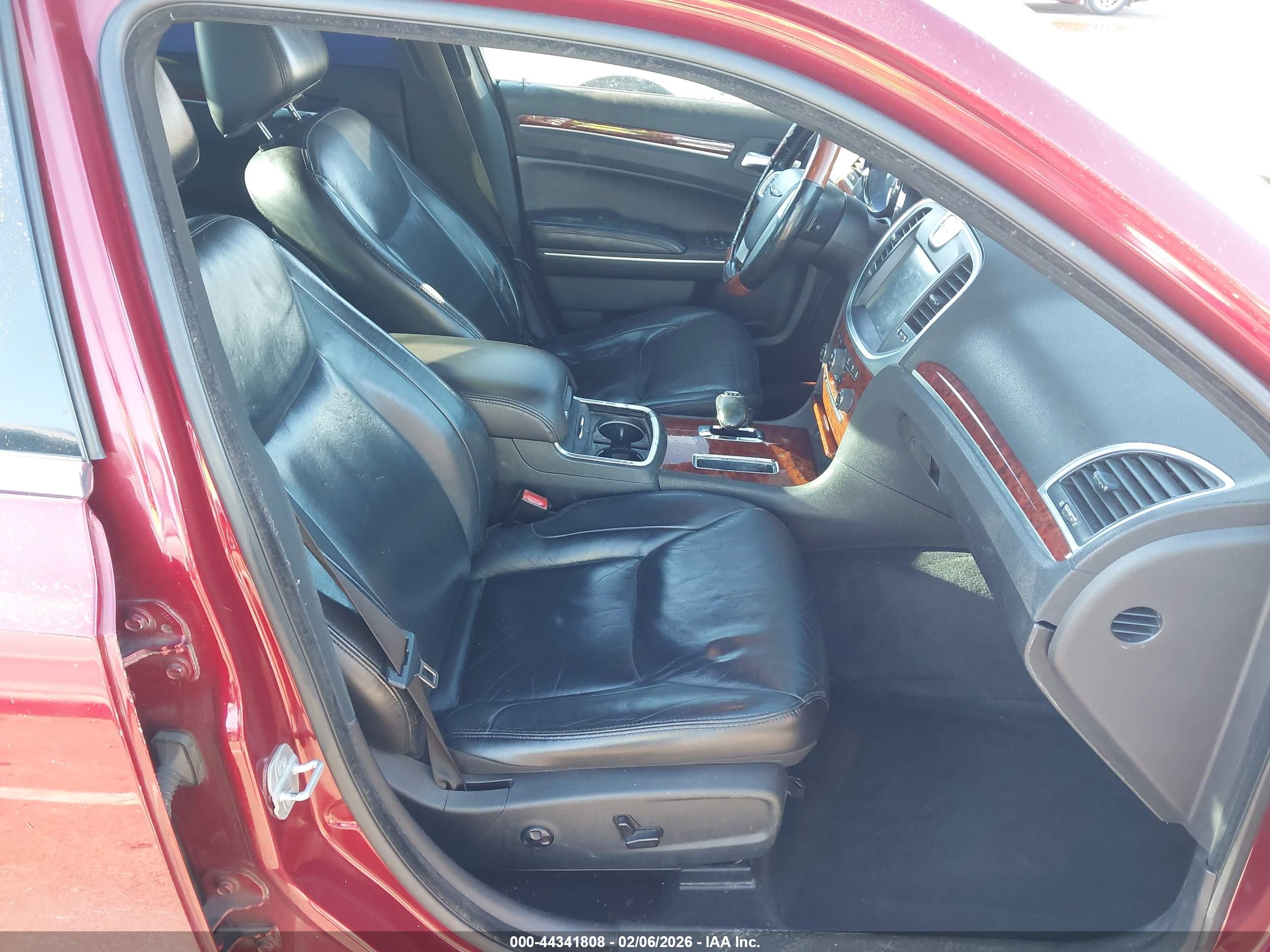 CHRYSLER 300 image 5