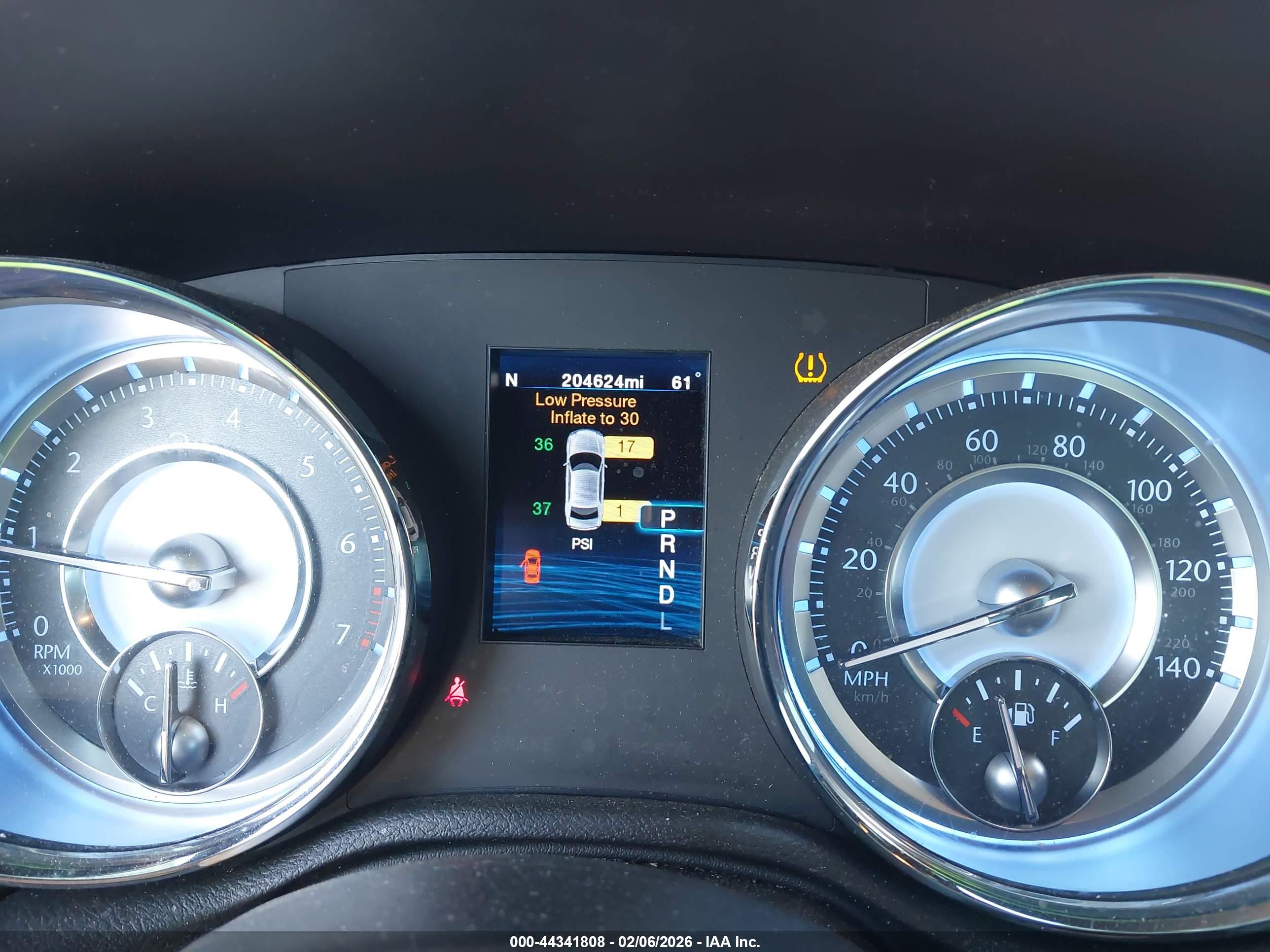 CHRYSLER 300 image 7
