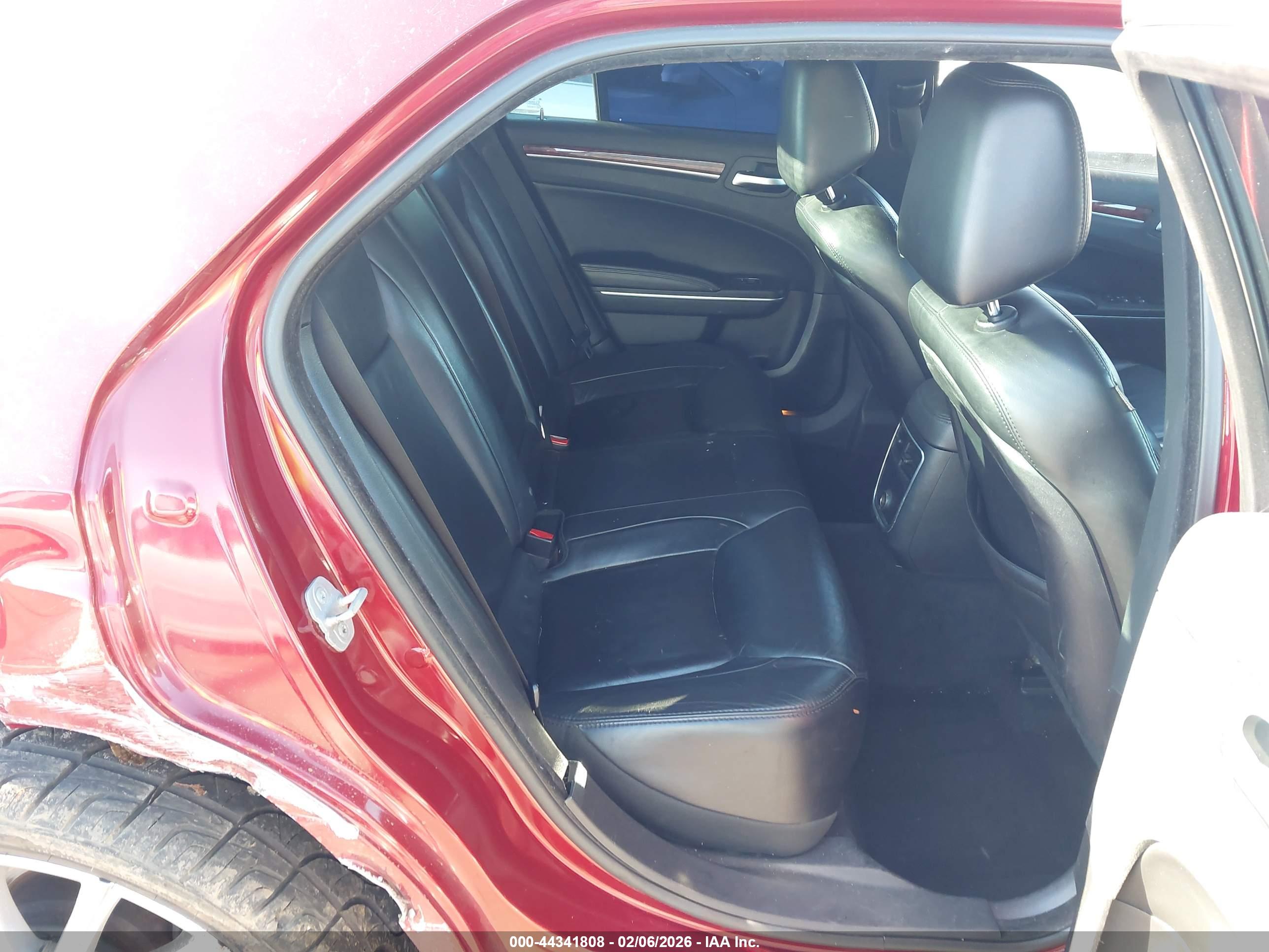 CHRYSLER 300 image 8