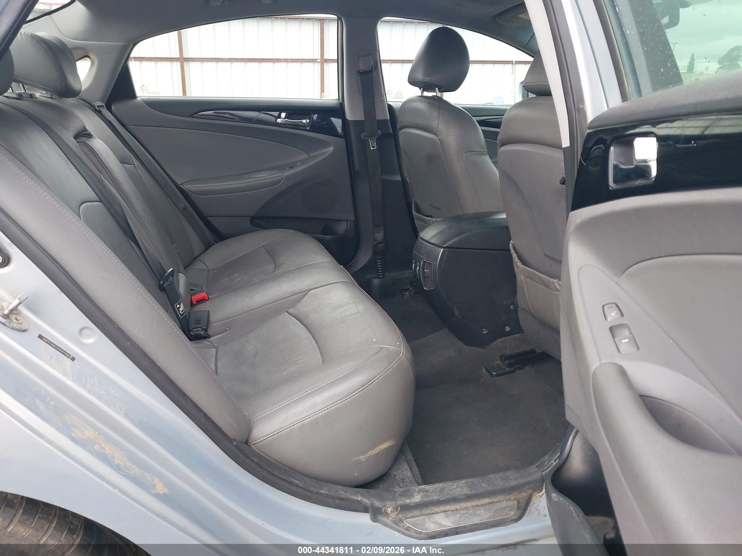 HYUNDAI SONATA image 8