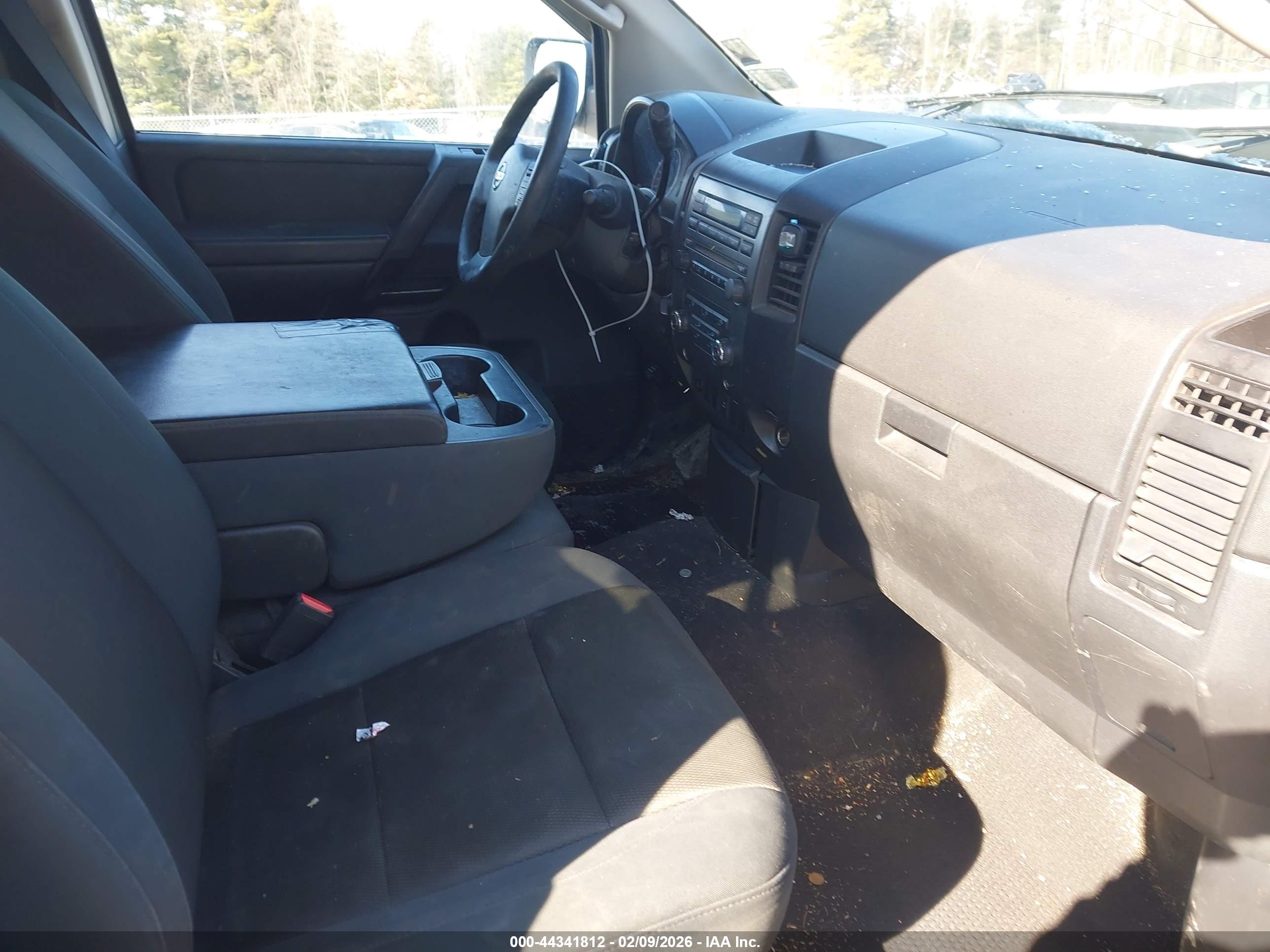 NISSAN TITAN image 5
