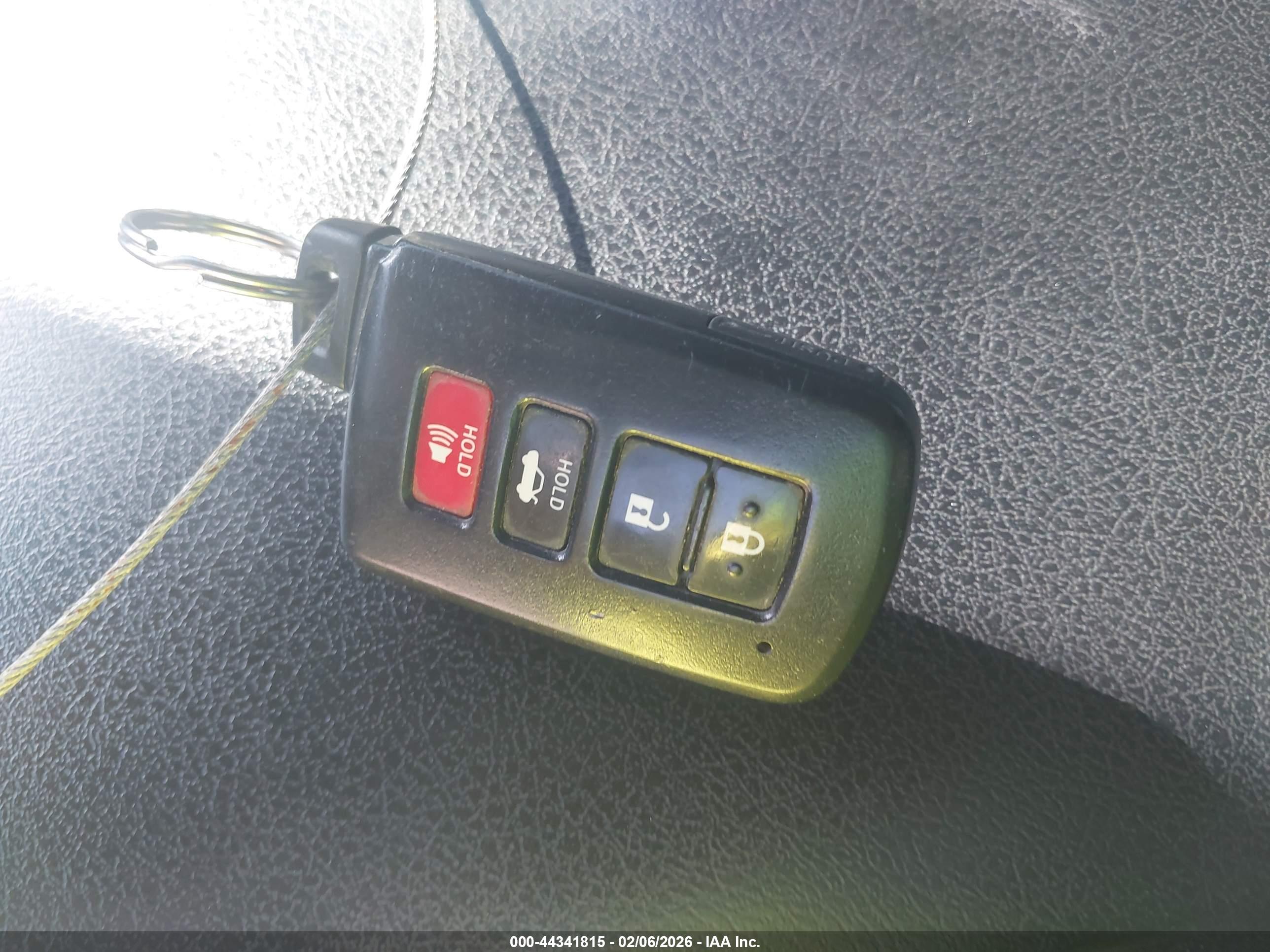 TOYOTA CAMRY image 11