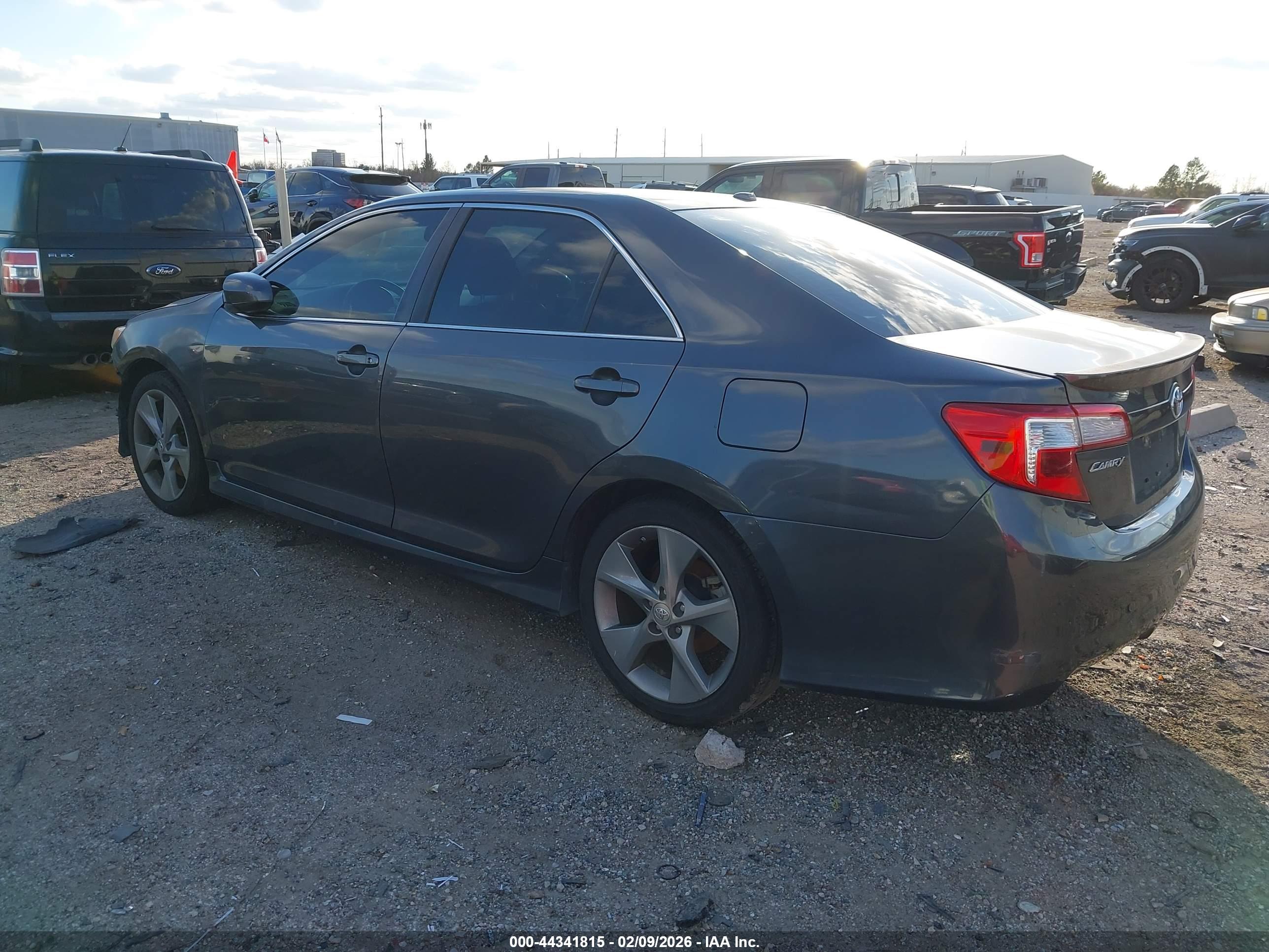 TOYOTA CAMRY image 3