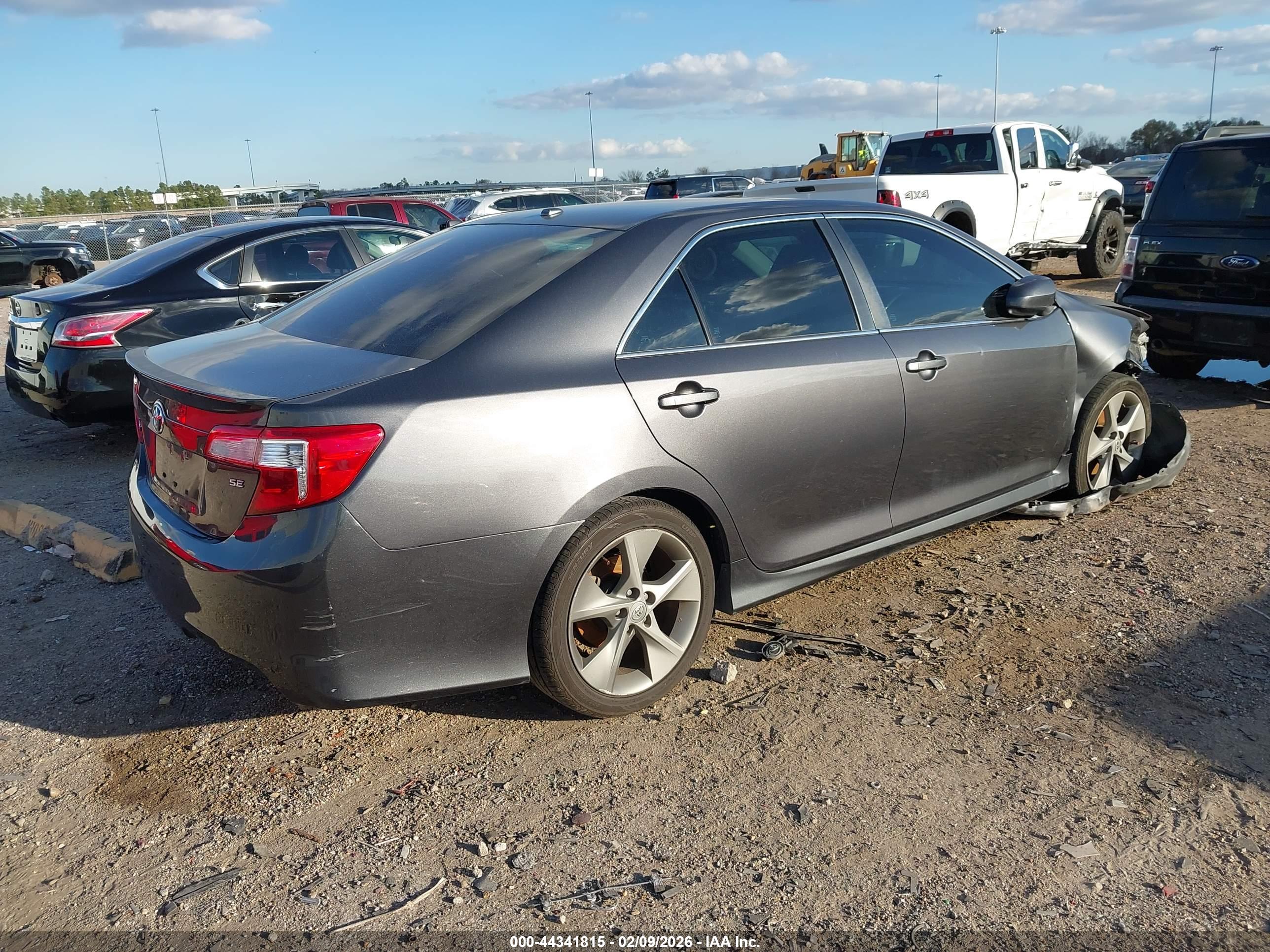 TOYOTA CAMRY image 4
