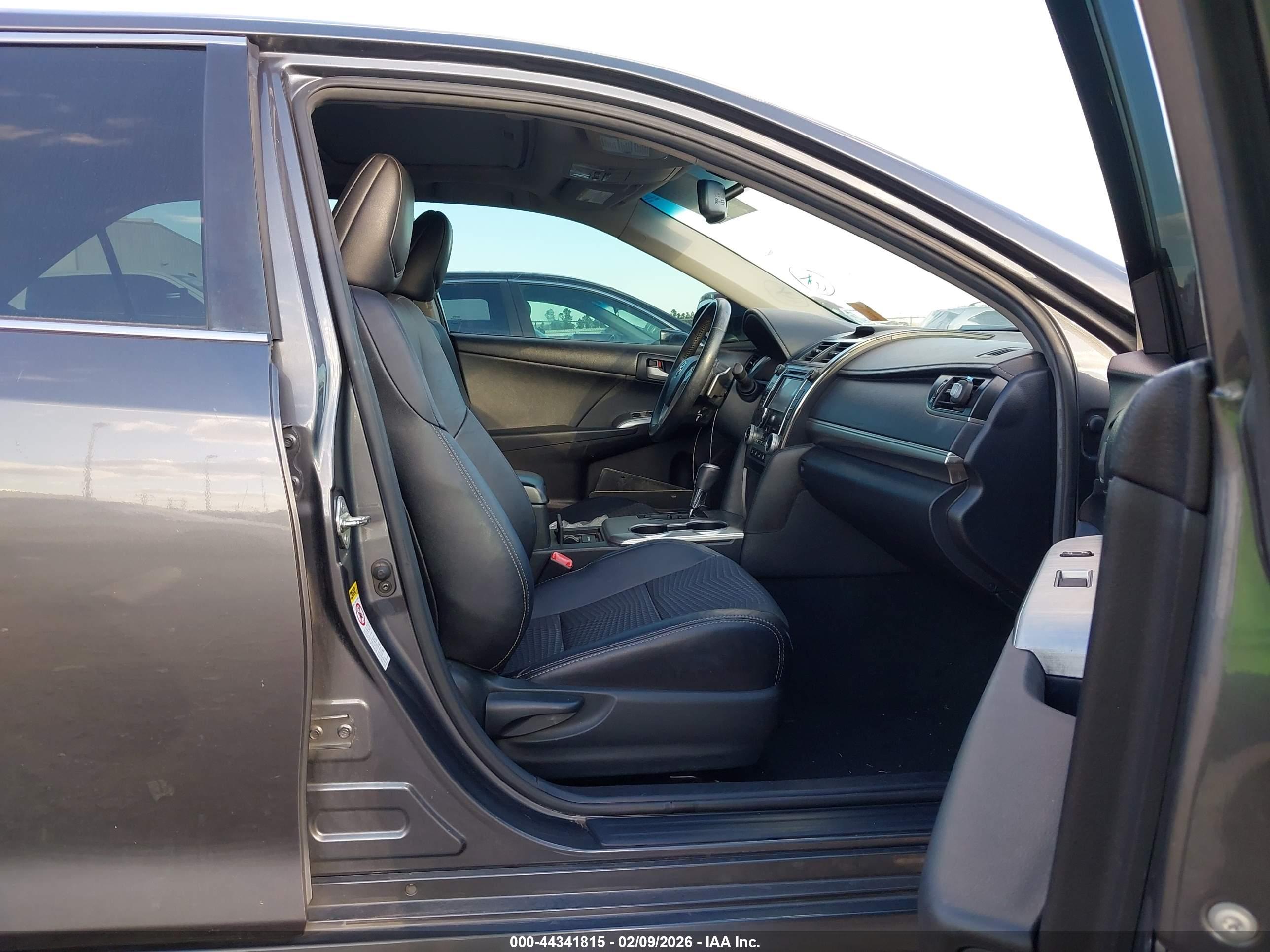 TOYOTA CAMRY image 5