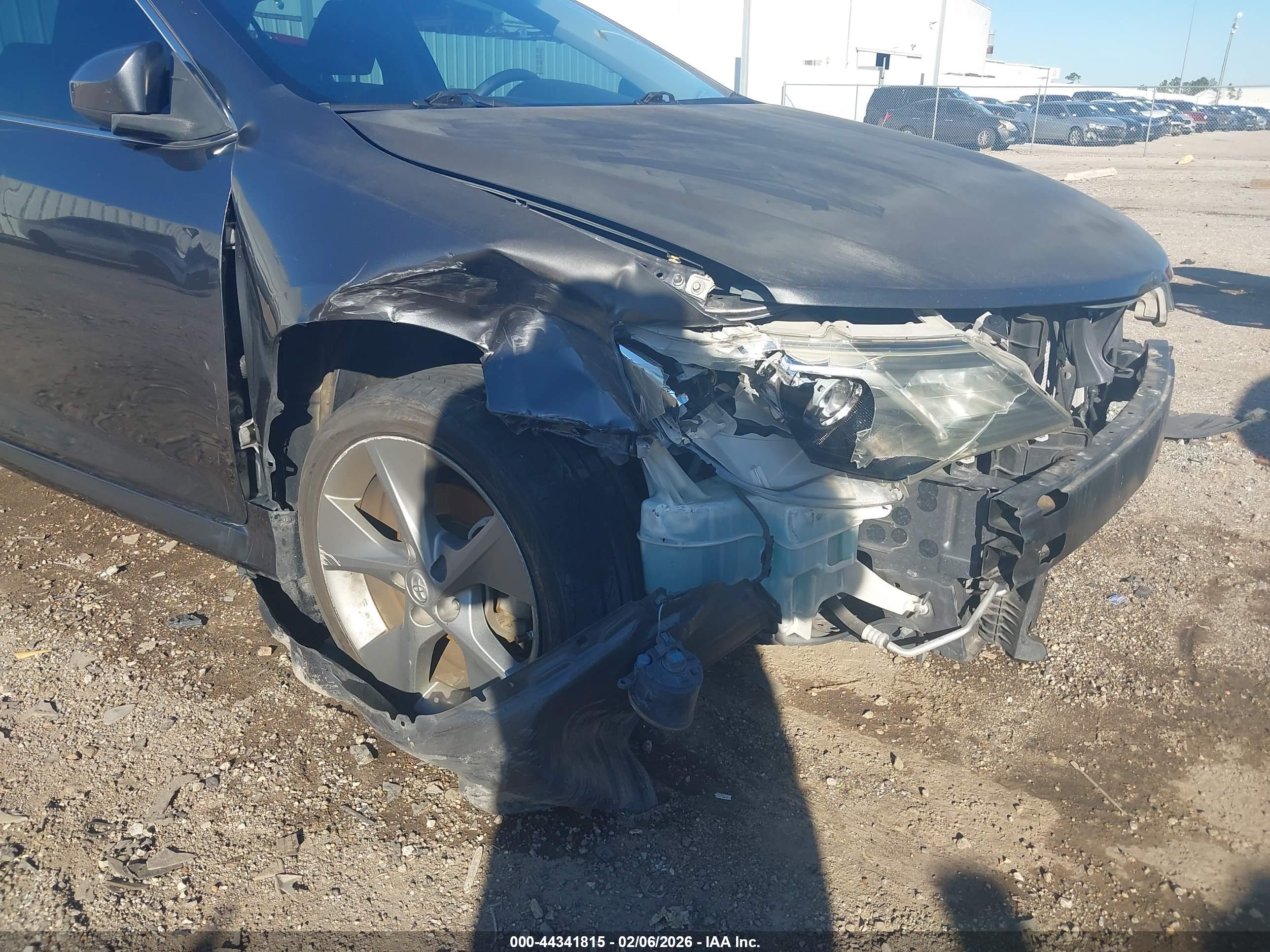 TOYOTA CAMRY image 6