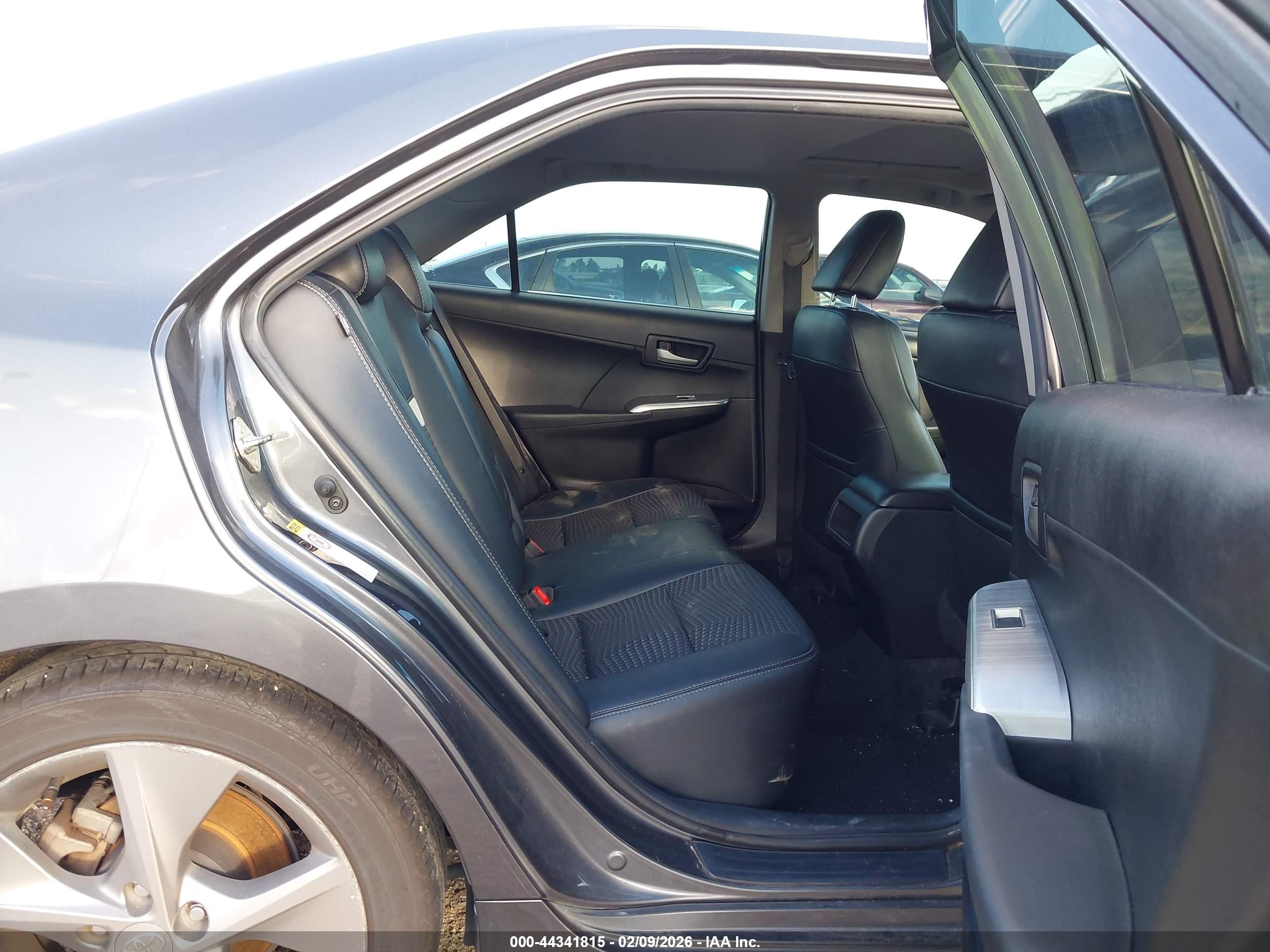 TOYOTA CAMRY image 8