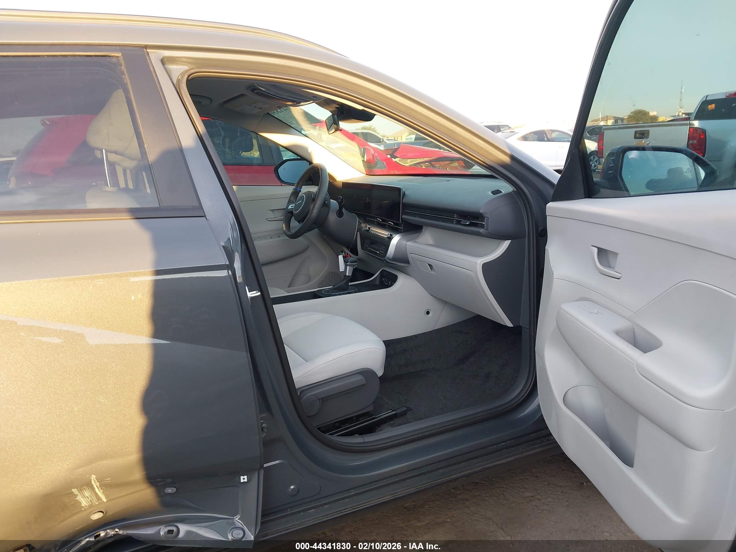 HYUNDAI KONA image 5