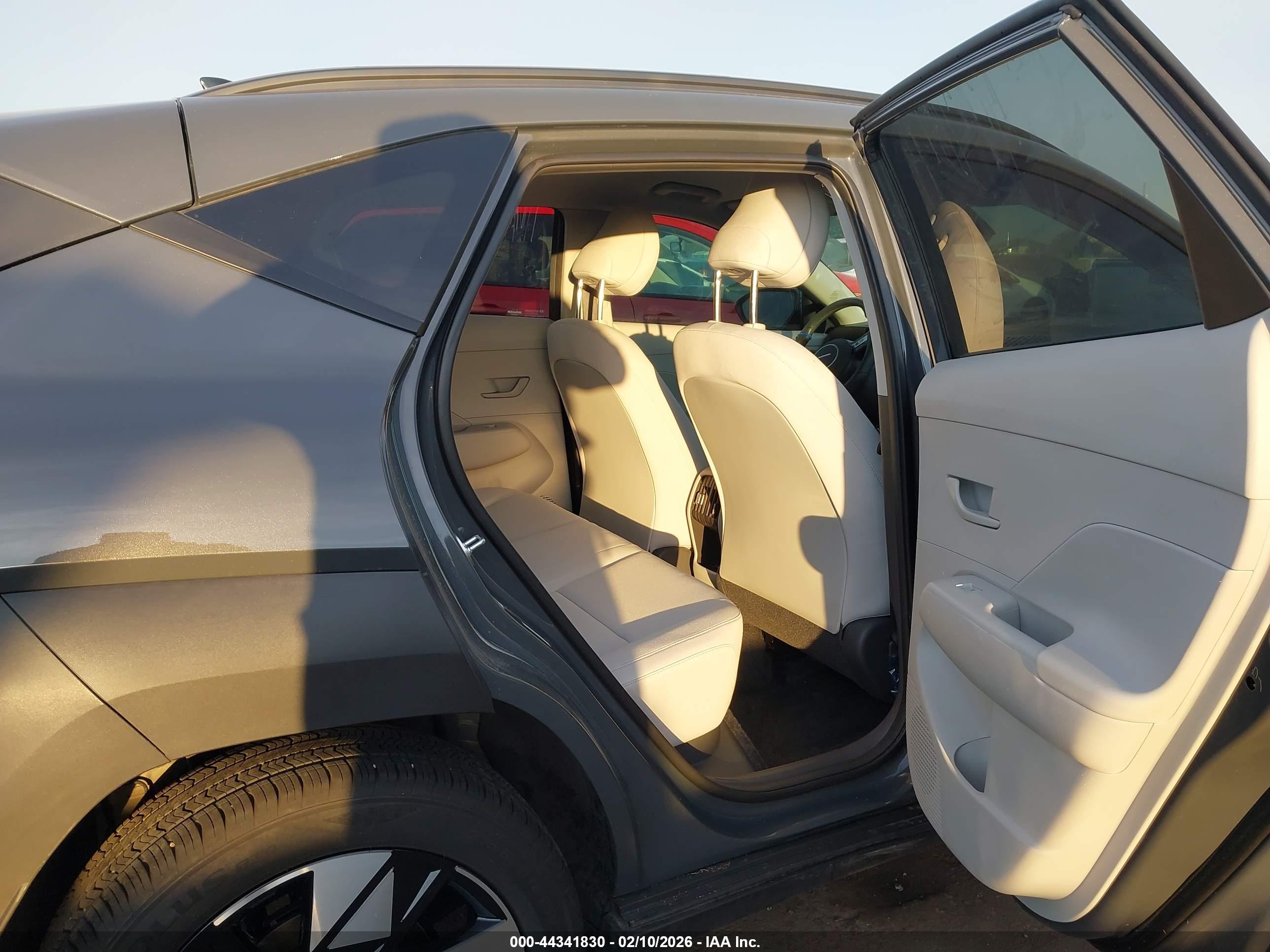 HYUNDAI KONA image 8