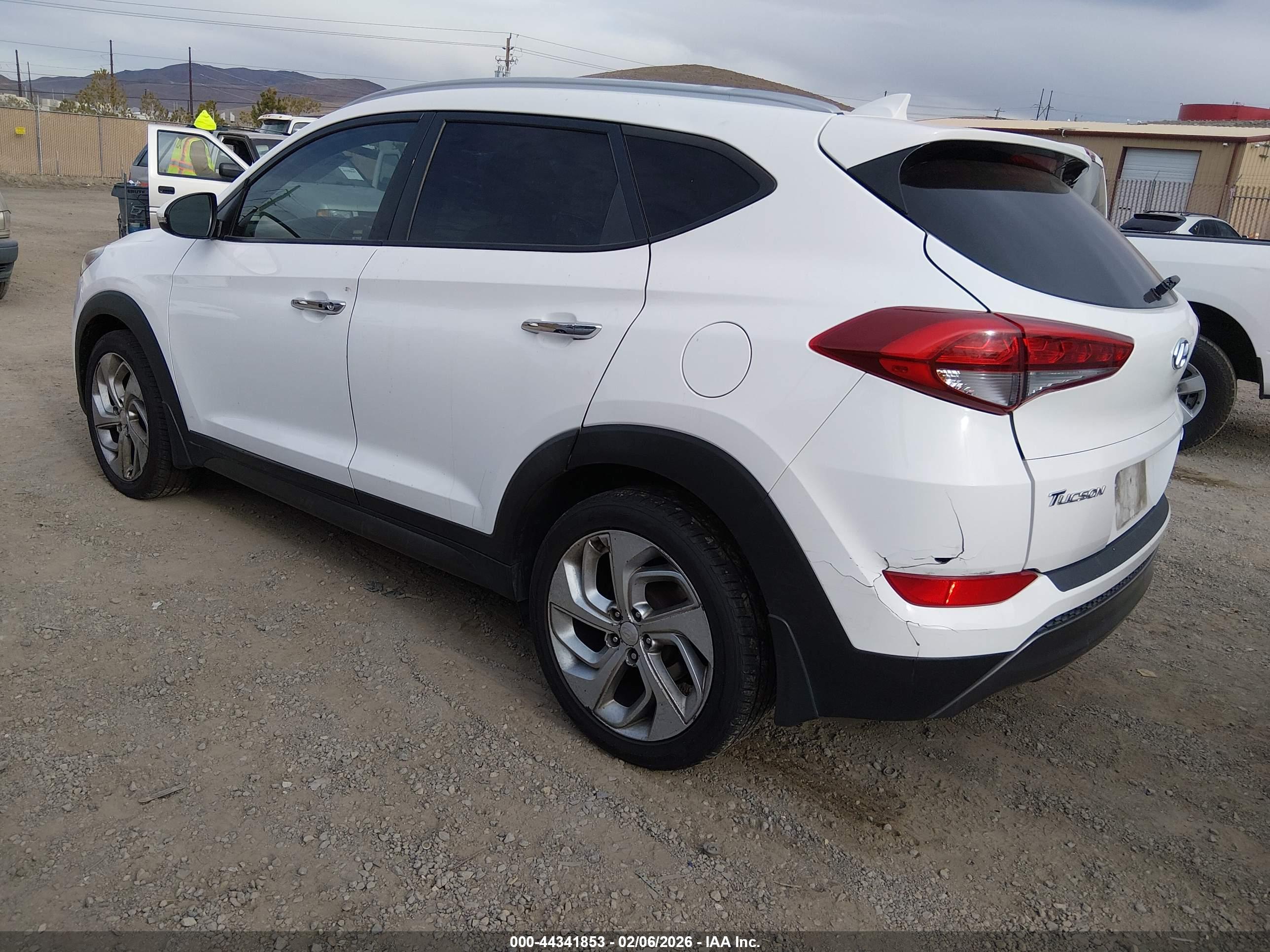 HYUNDAI TUCSON image 3