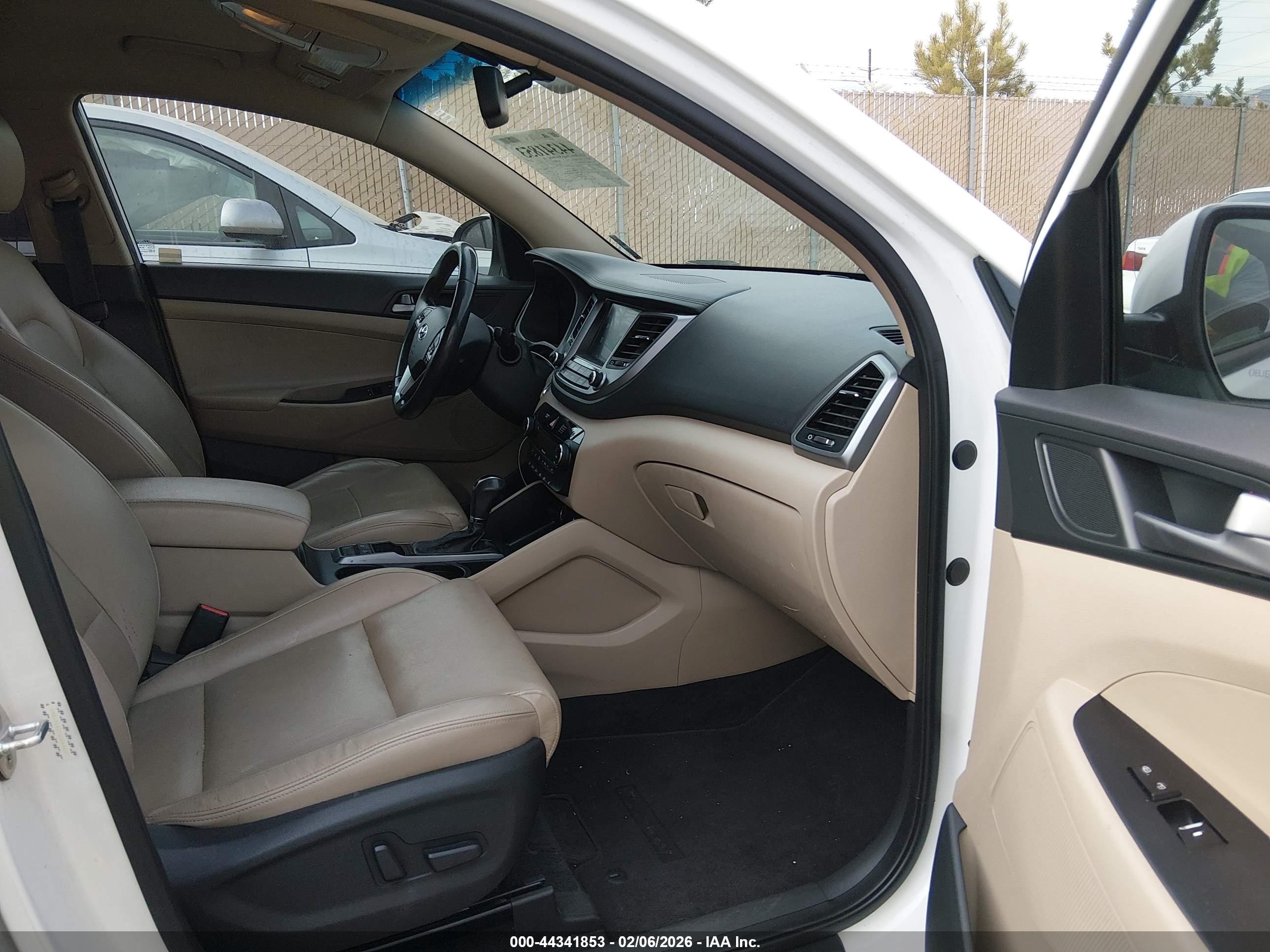 HYUNDAI TUCSON image 5