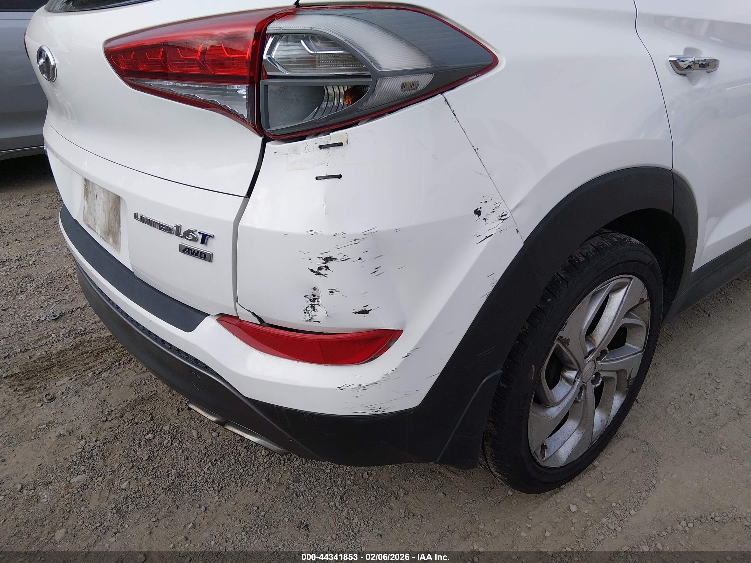 HYUNDAI TUCSON image 6