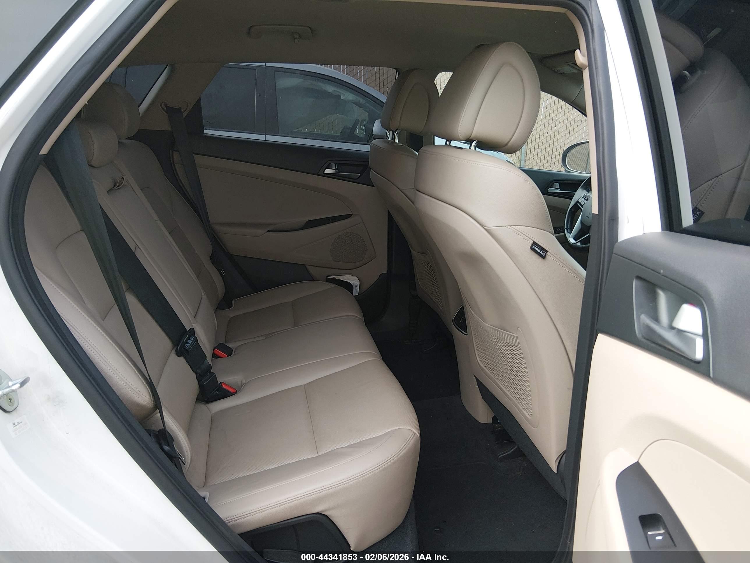 HYUNDAI TUCSON image 8
