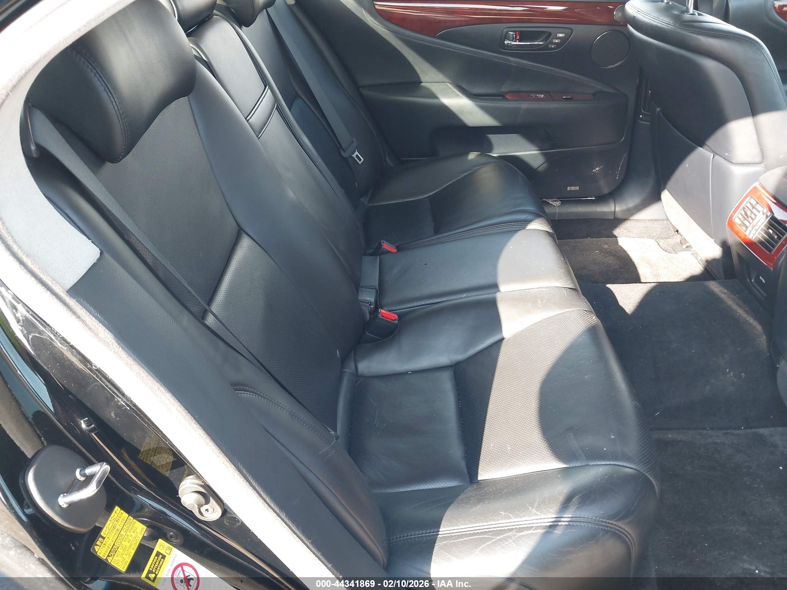 LEXUS LS image 8