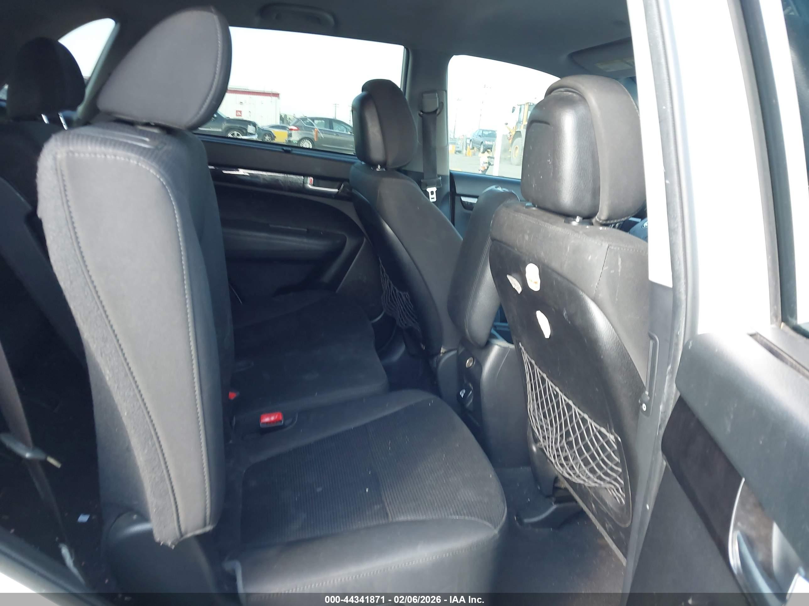 KIA SORENTO image 8