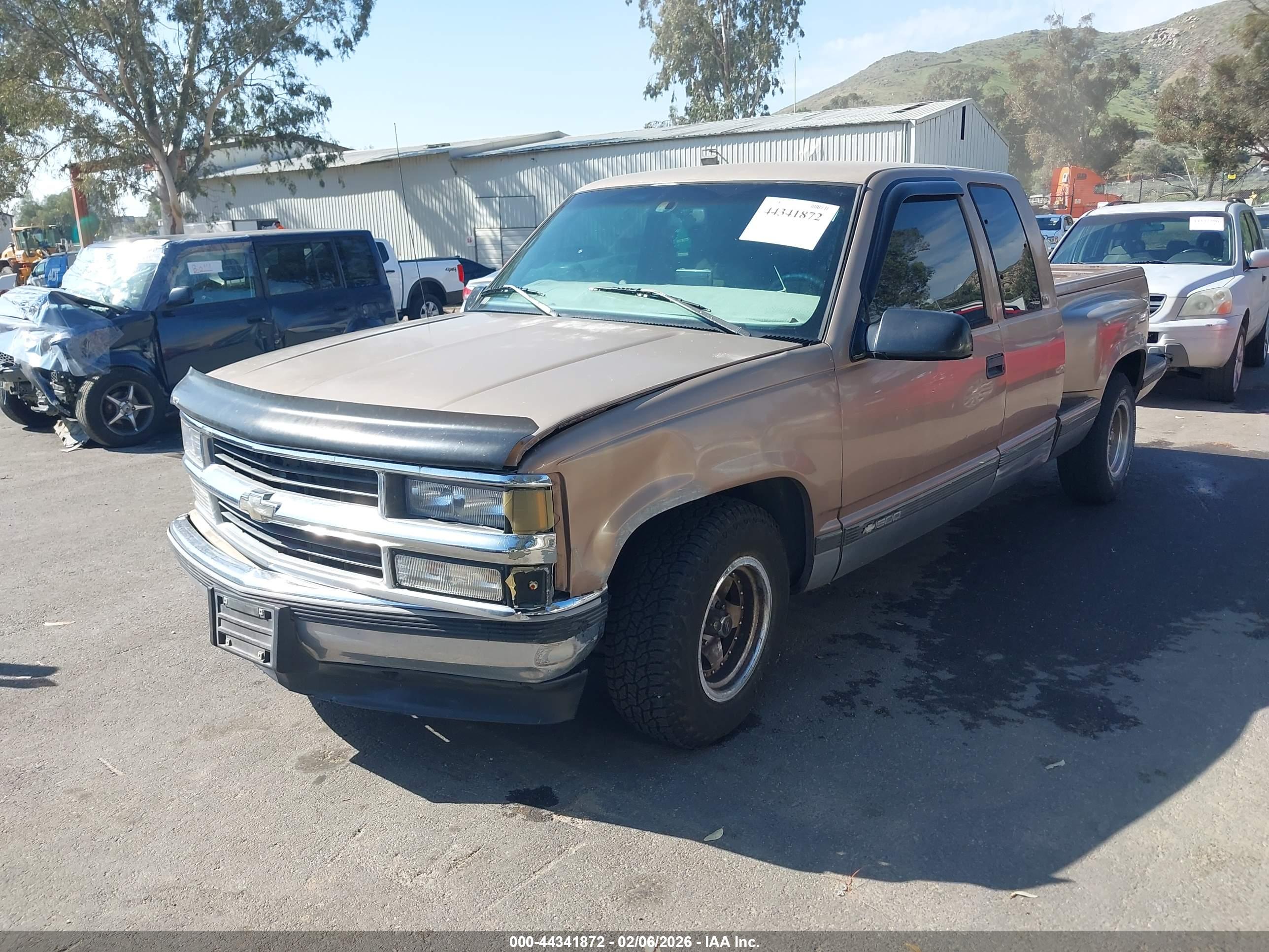 CHEVROLET C1500 image 2