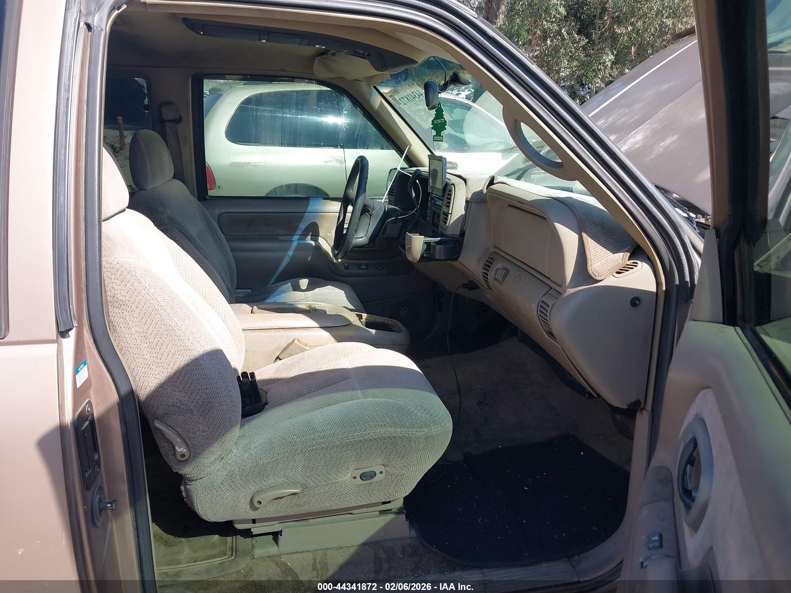 CHEVROLET C1500 image 5