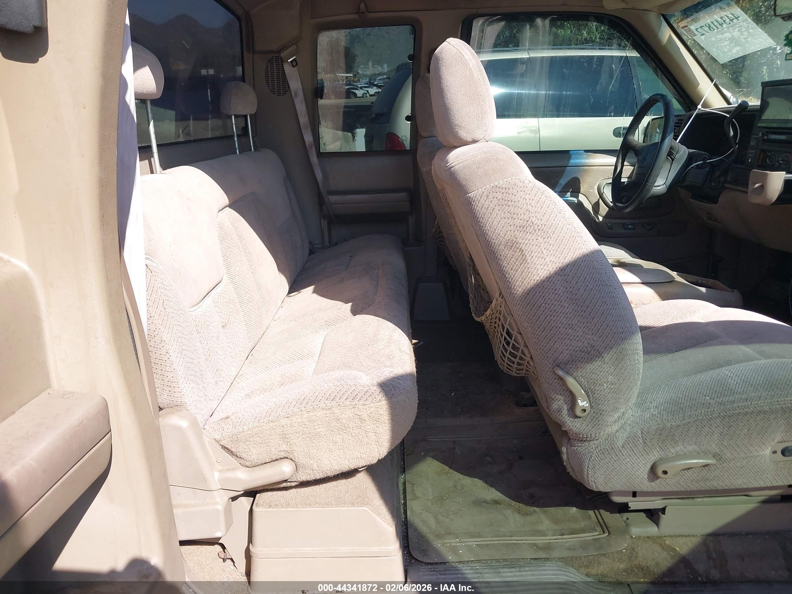 CHEVROLET C1500 image 8