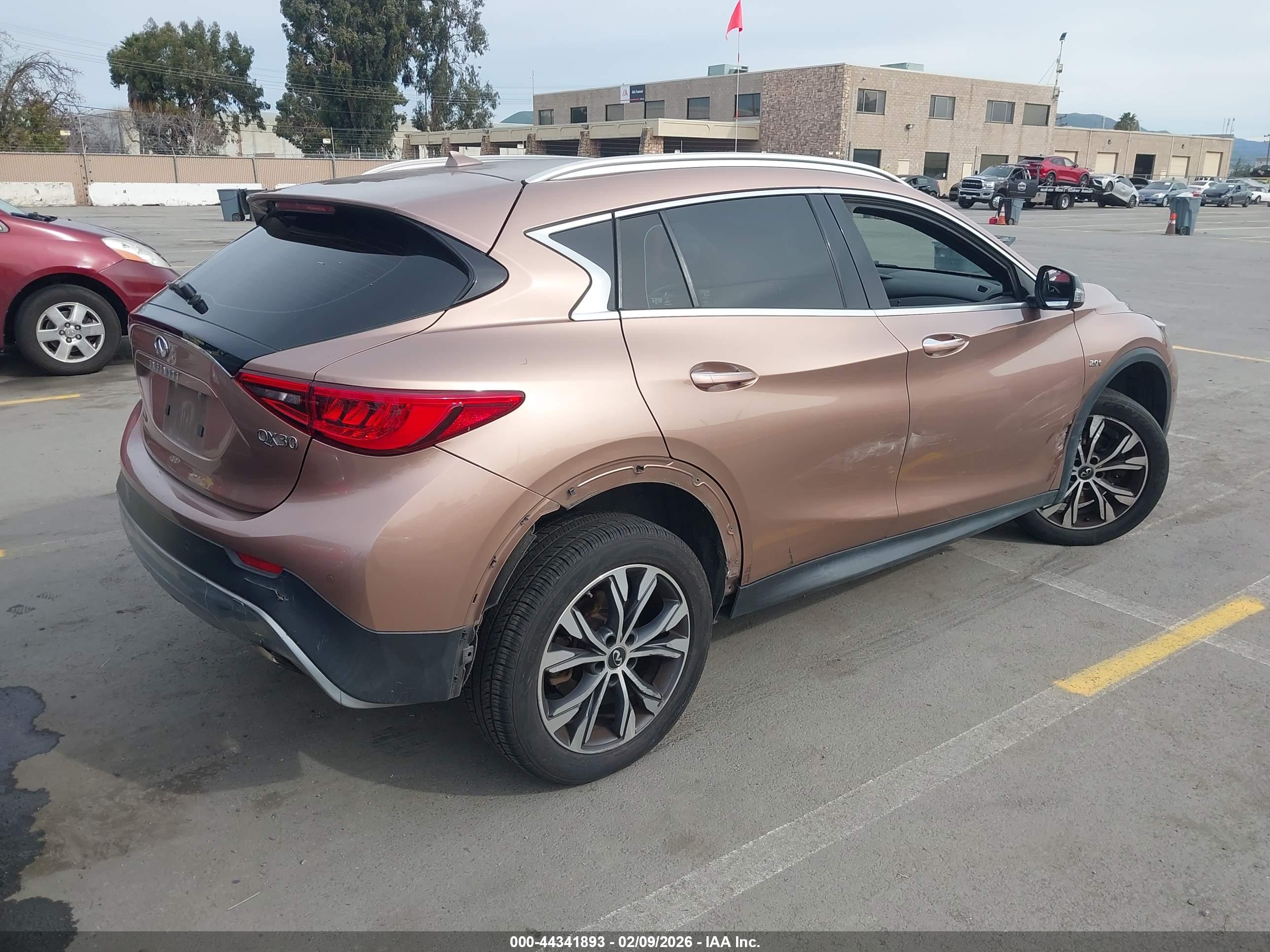 INFINITI QX30 image 4