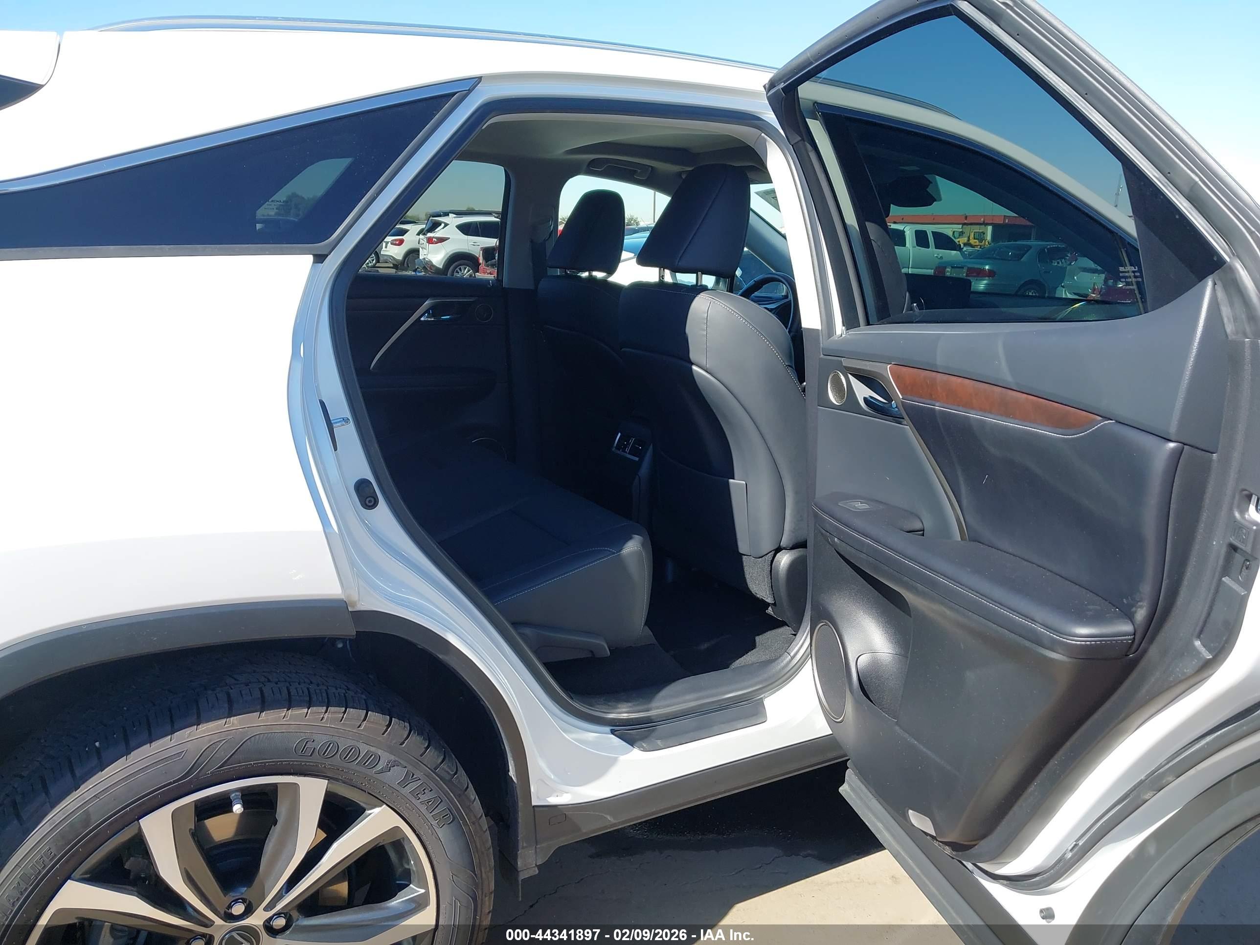 LEXUS RX image 8
