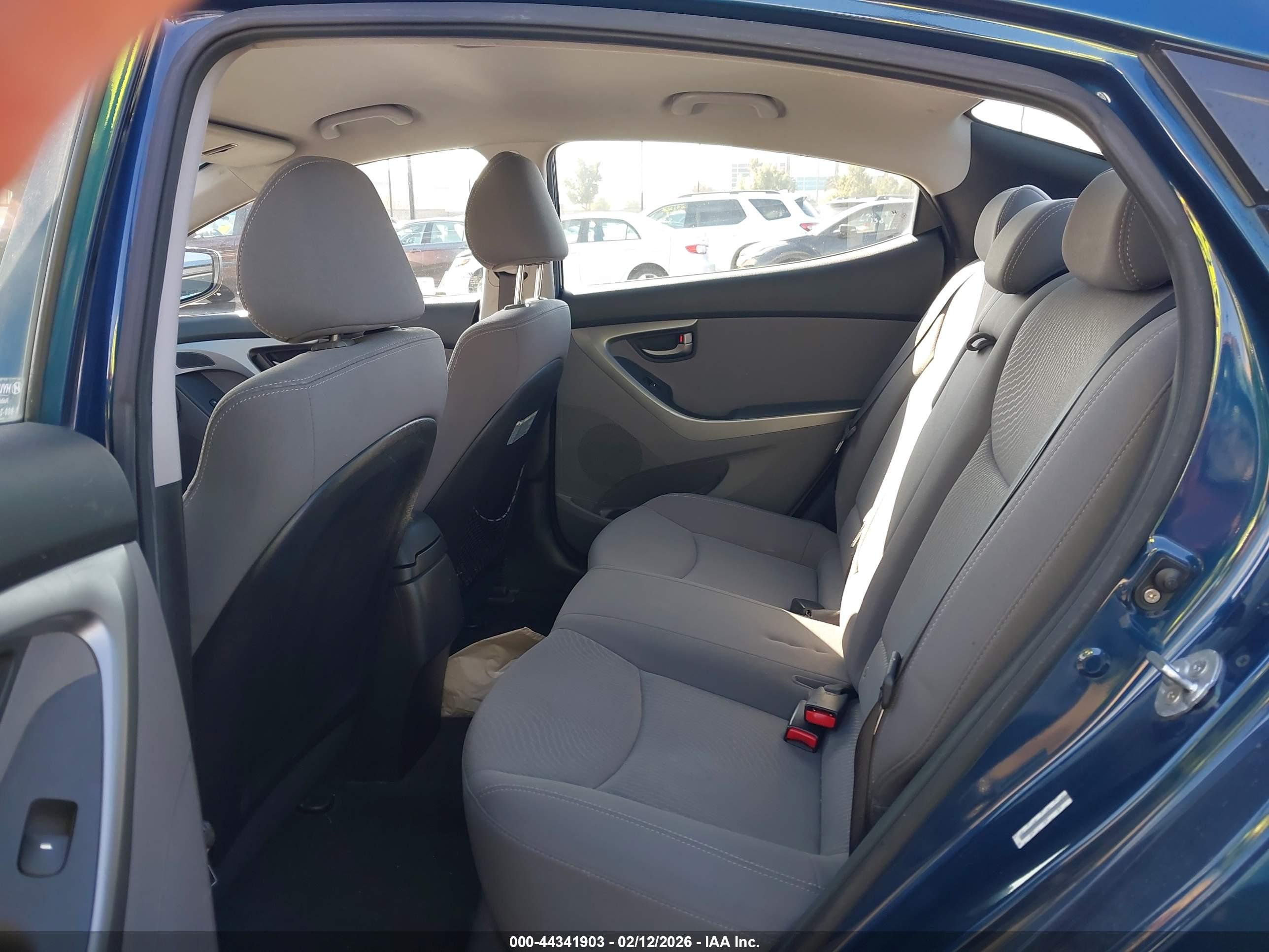 HYUNDAI ELANTRA image 8