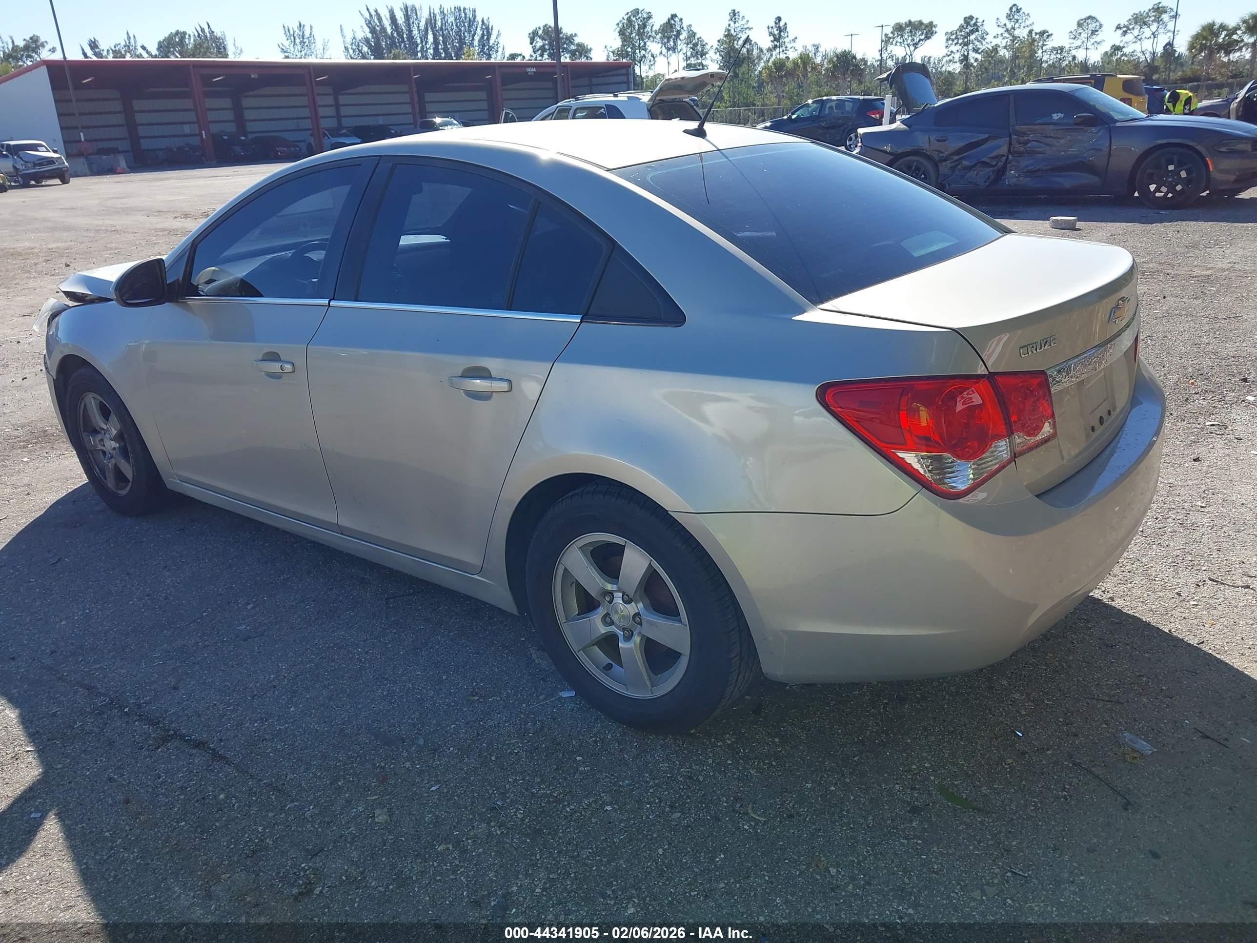 CHEVROLET CRUZE image 3