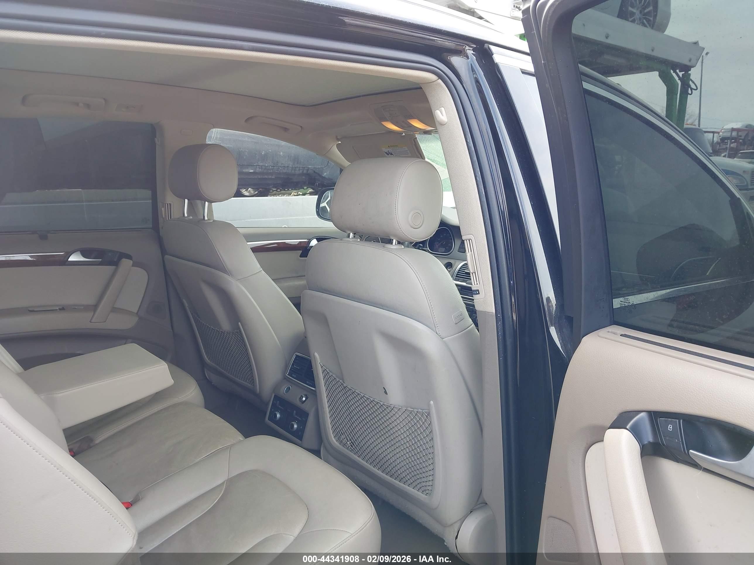 AUDI Q7 image 8