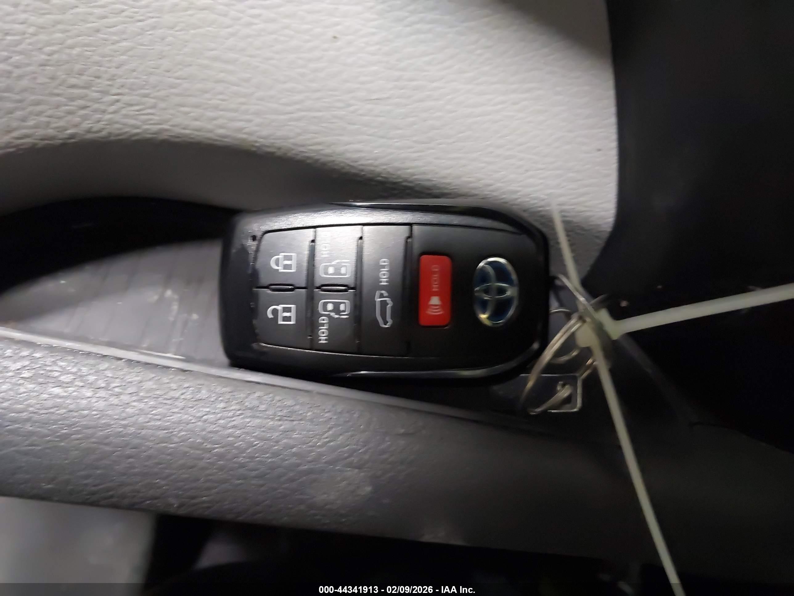 TOYOTA SIENNA image 11