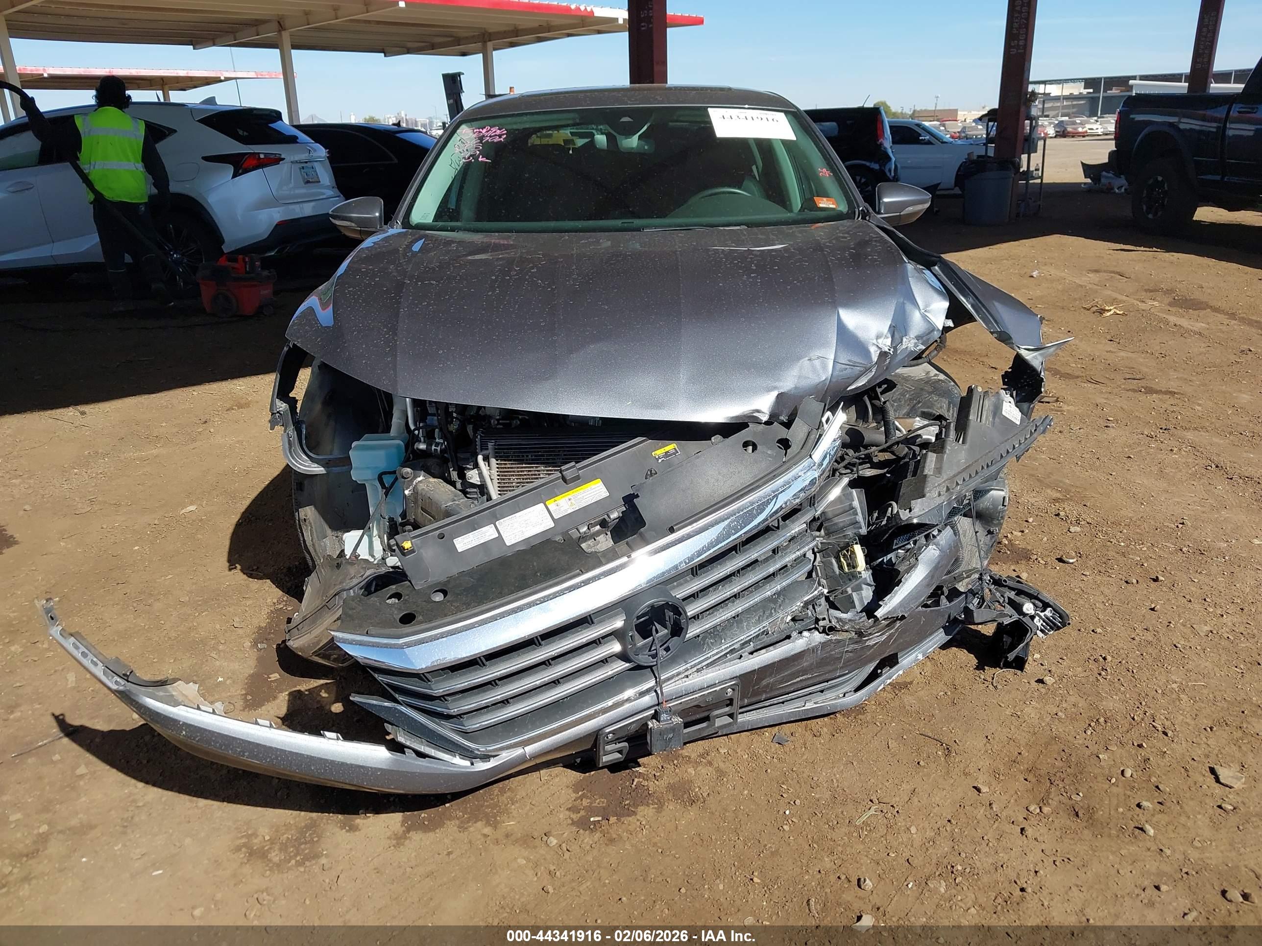 VOLKSWAGEN PASSAT image 6