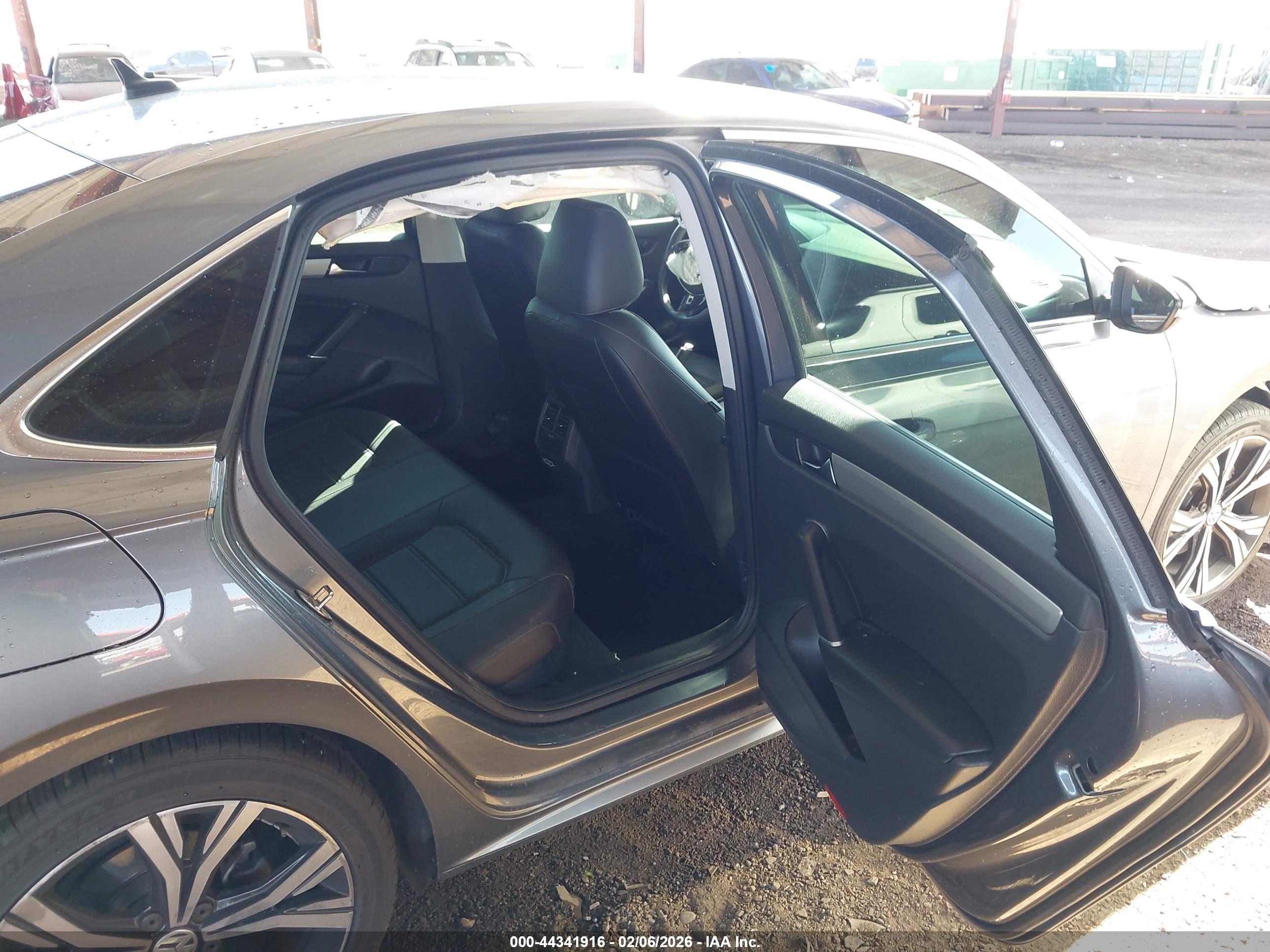 VOLKSWAGEN PASSAT image 8