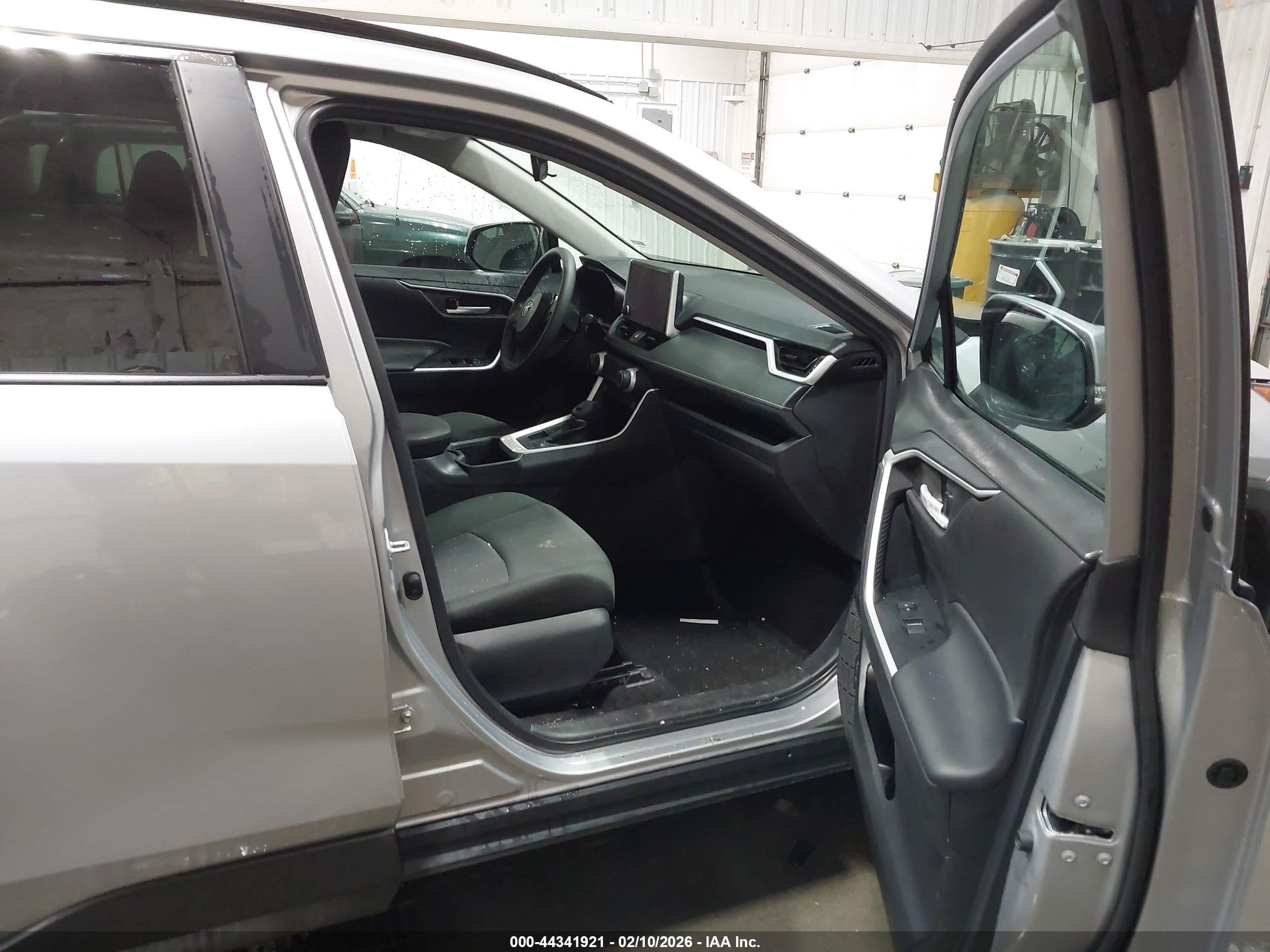 TOYOTA RAV4 image 5