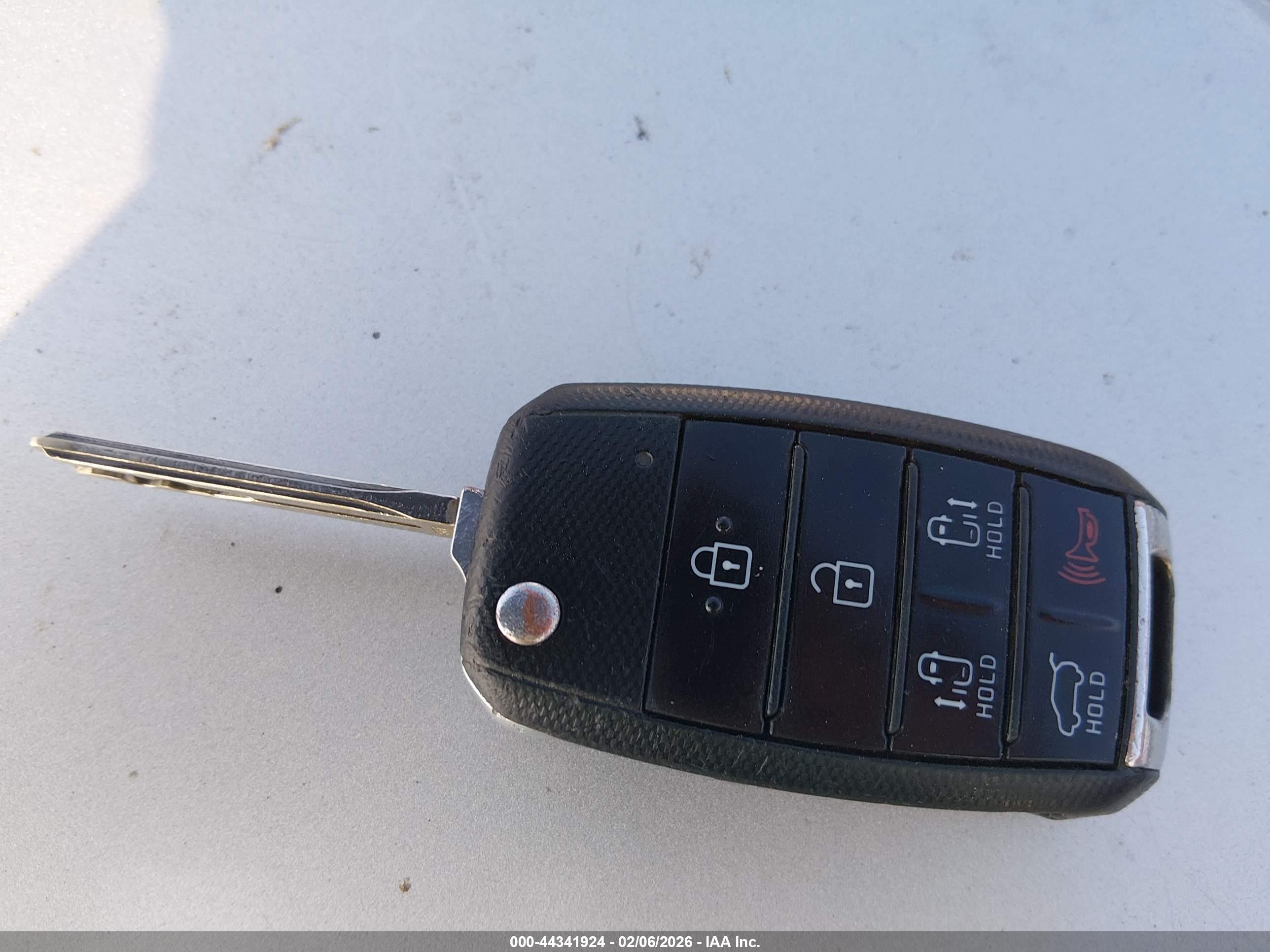 KIA SEDONA image 11