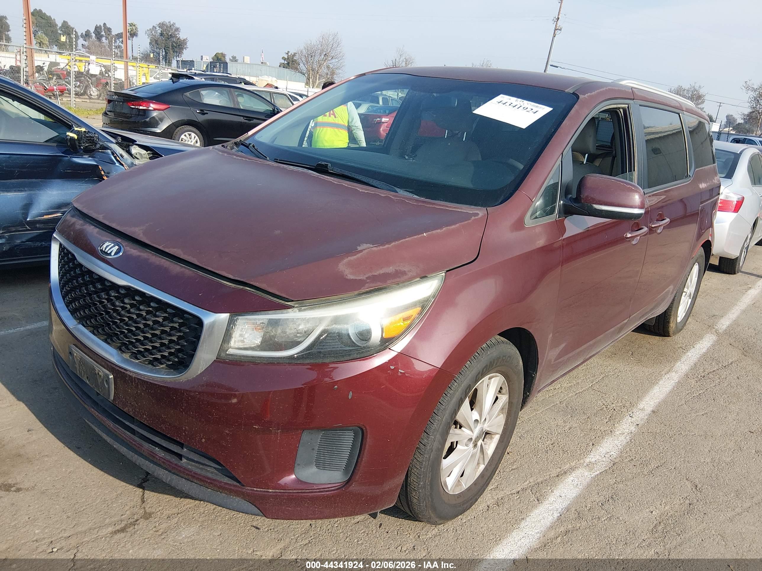 KIA SEDONA image 2