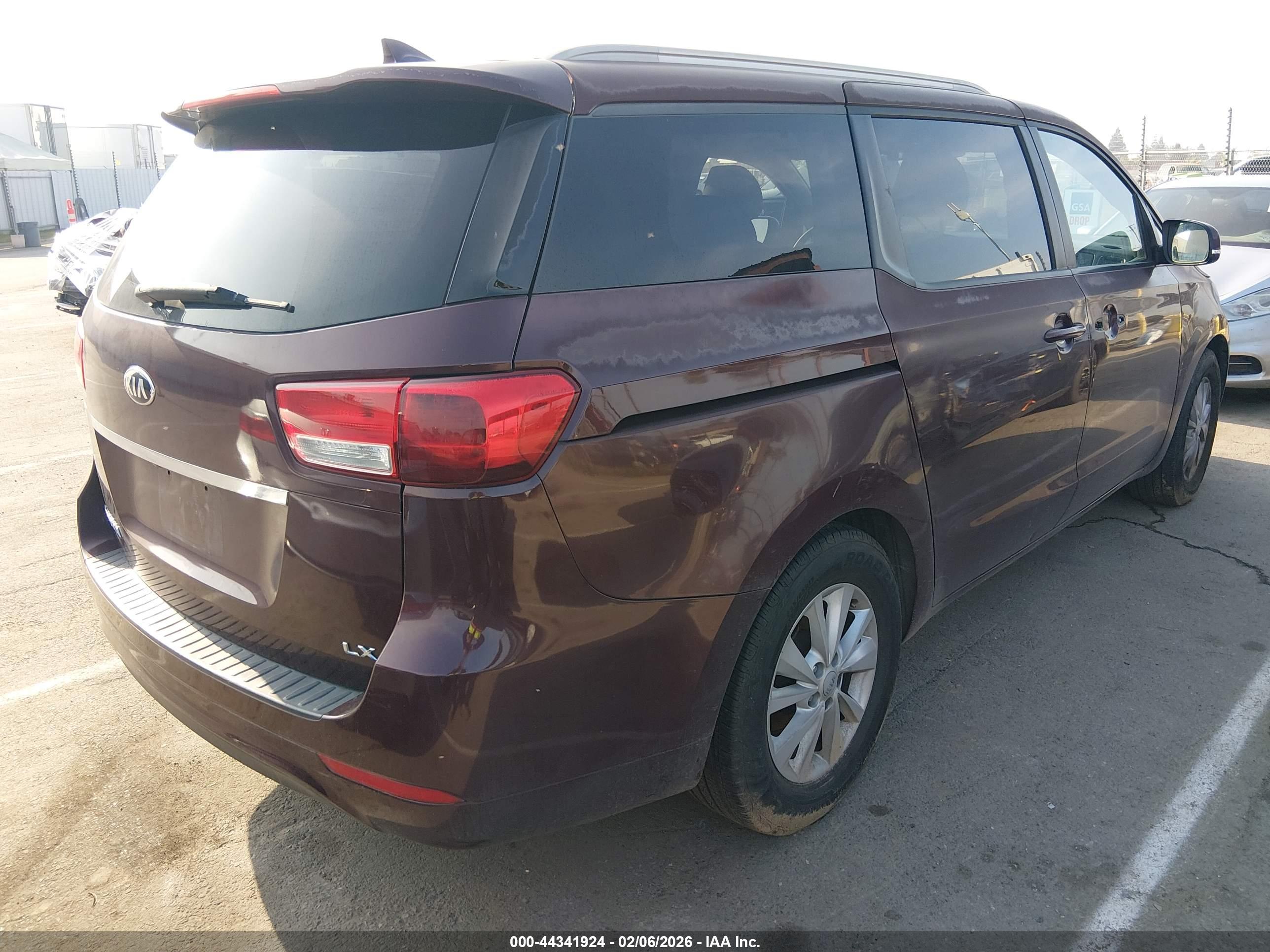 KIA SEDONA image 4