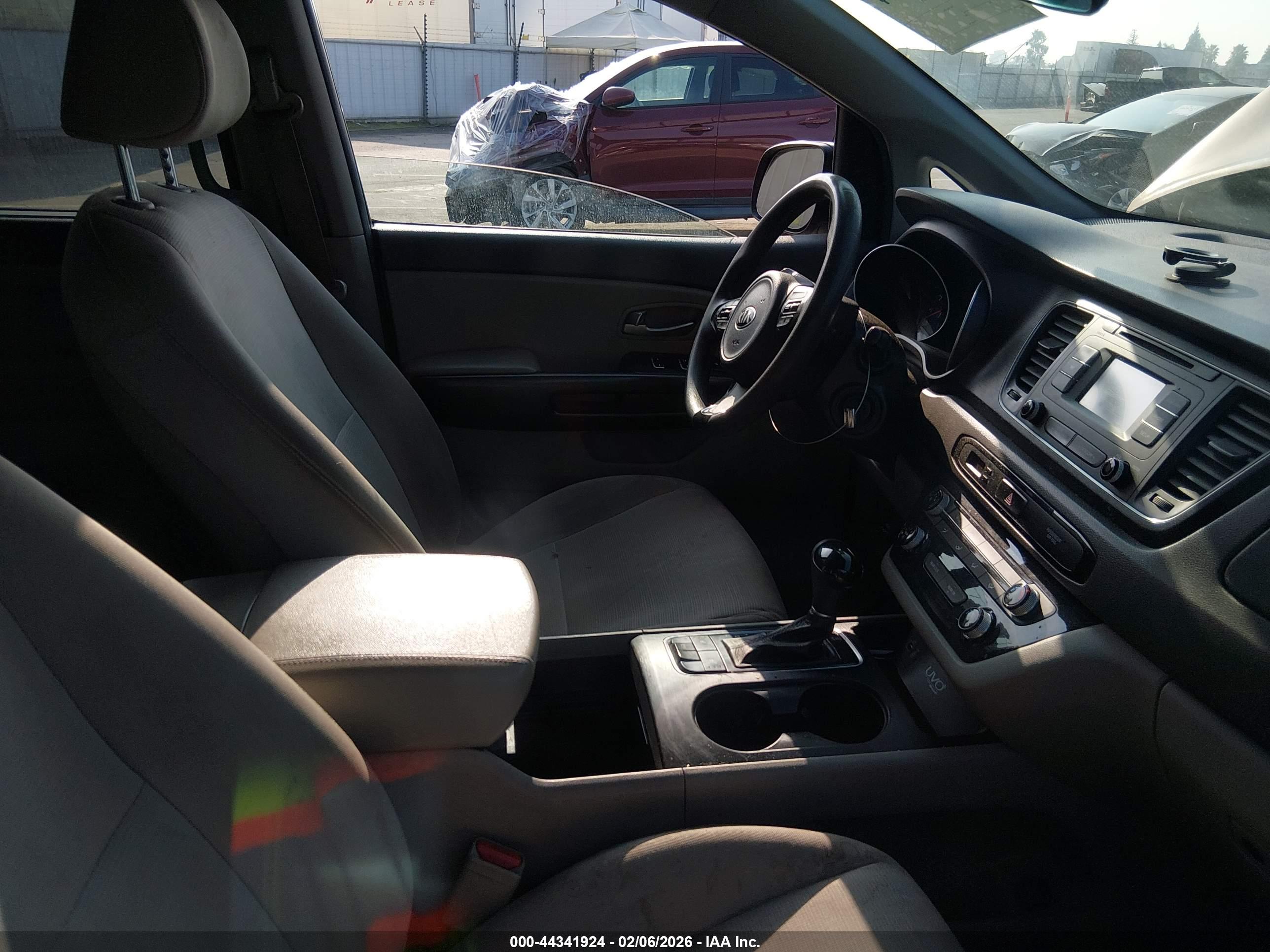 KIA SEDONA image 5