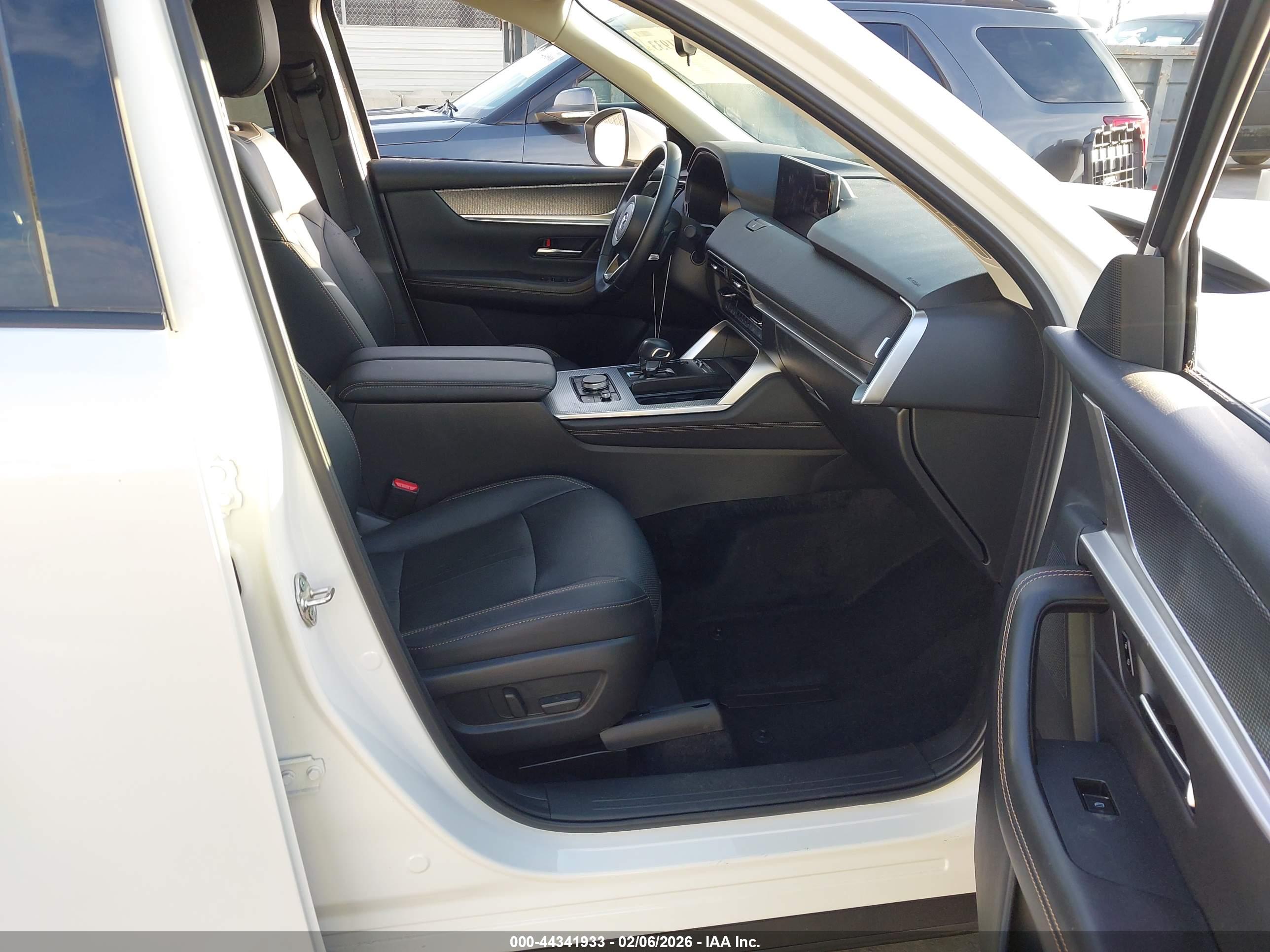 MAZDA CX-90 image 5