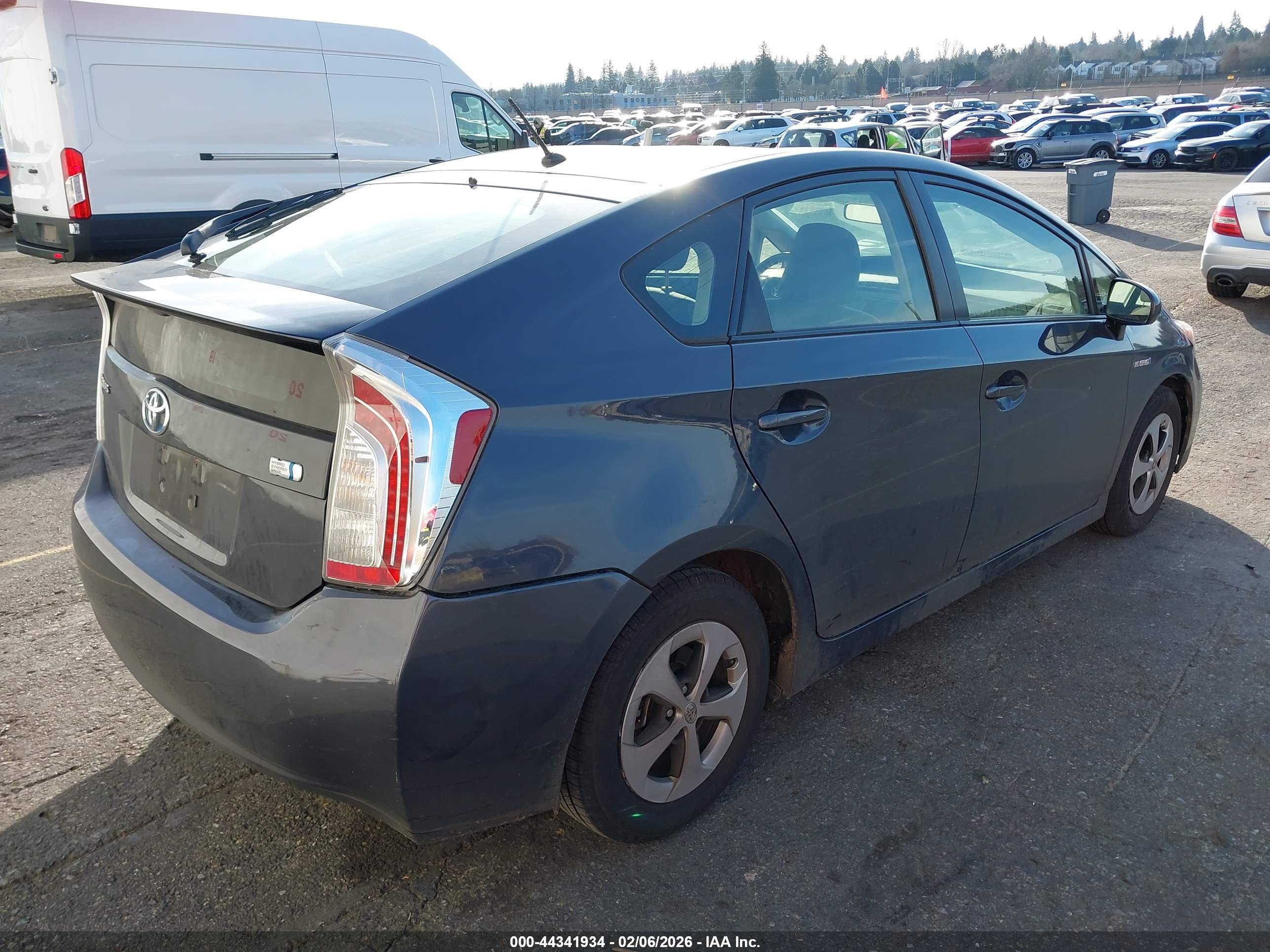 TOYOTA PRIUS image 4