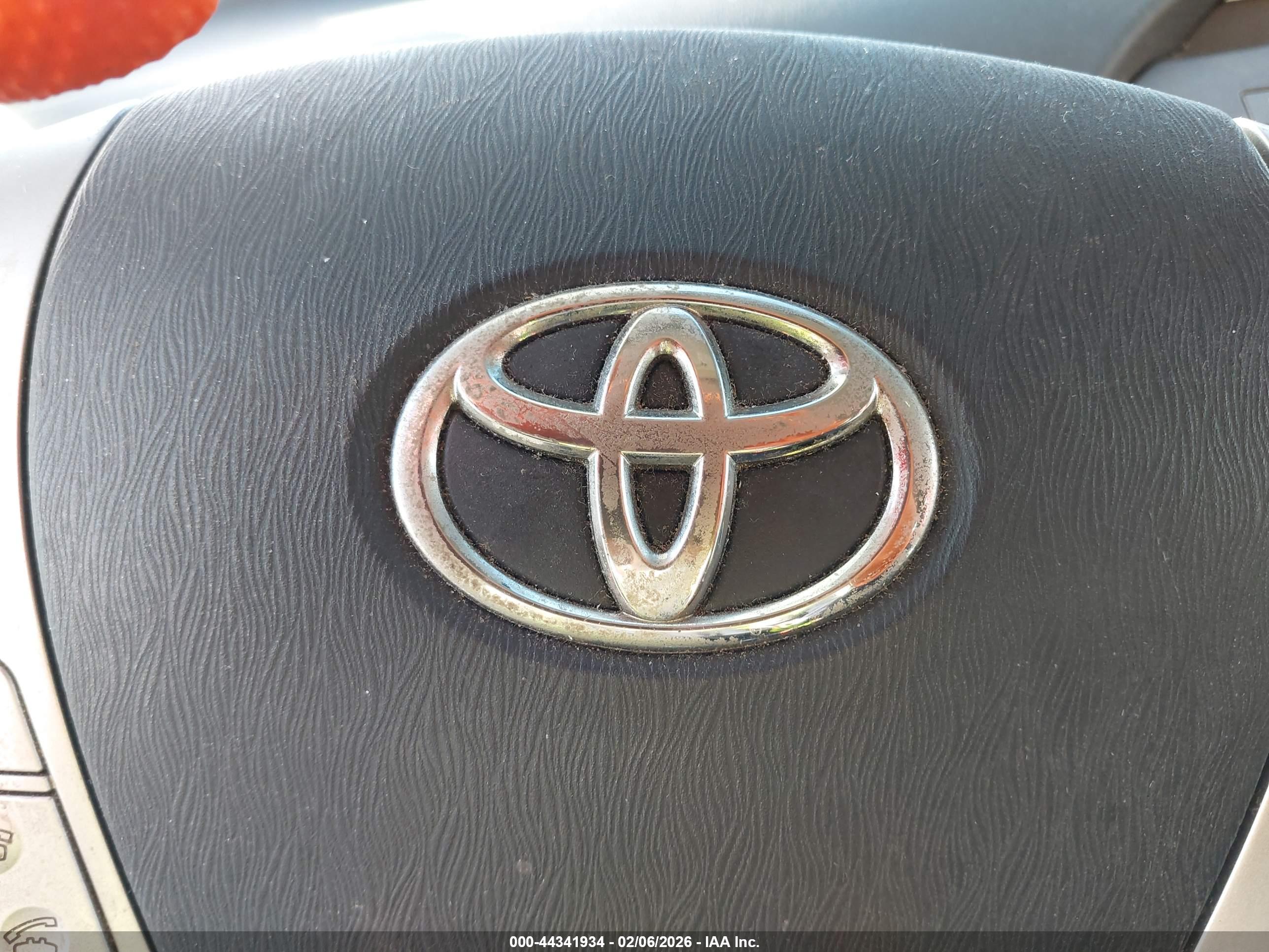 TOYOTA PRIUS image 6